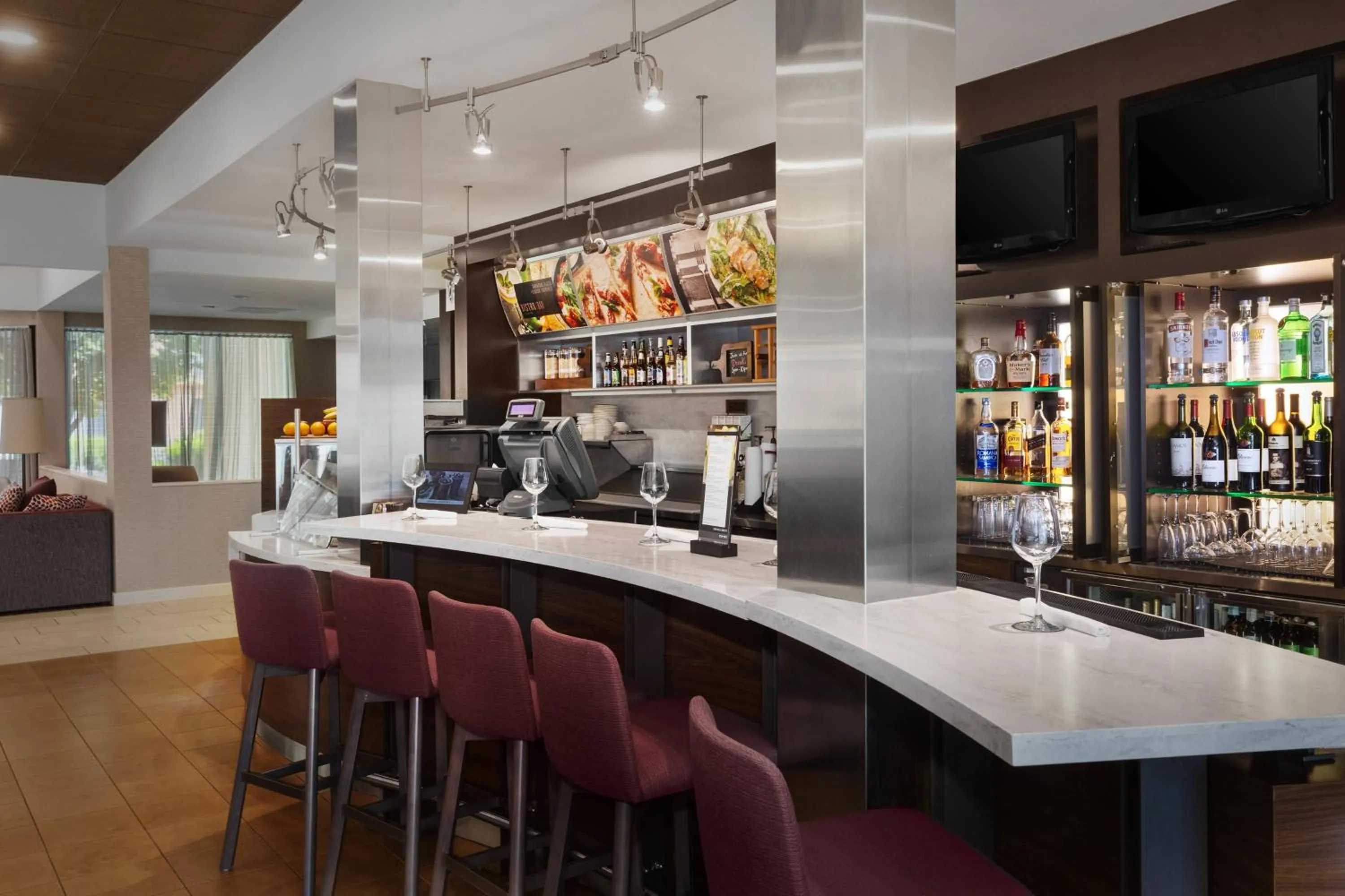 Restaurant/places to eat in Courtyard by Marriott Fishkill