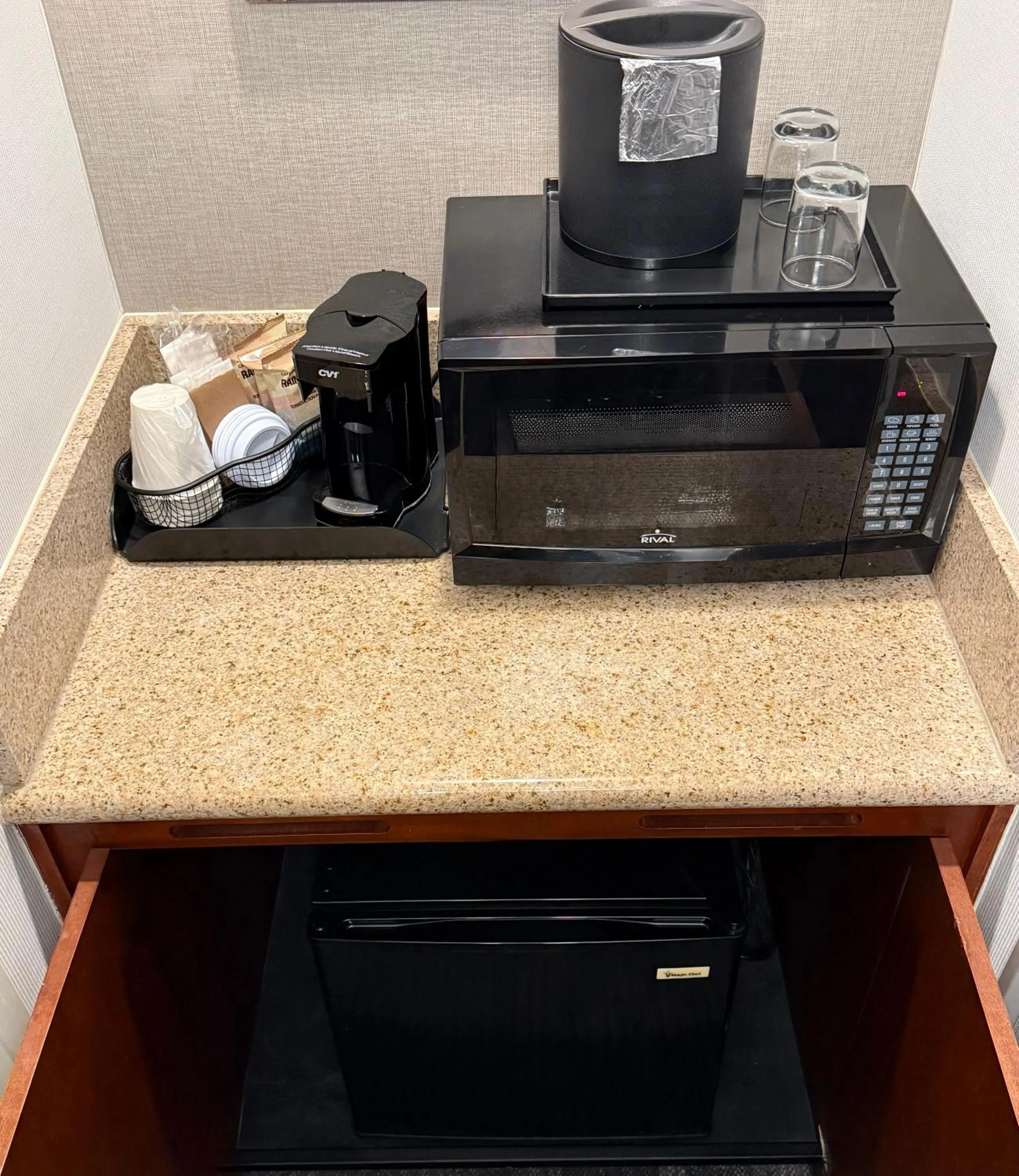 Coffee/tea facilities in Courtyard by Marriott Fishkill
