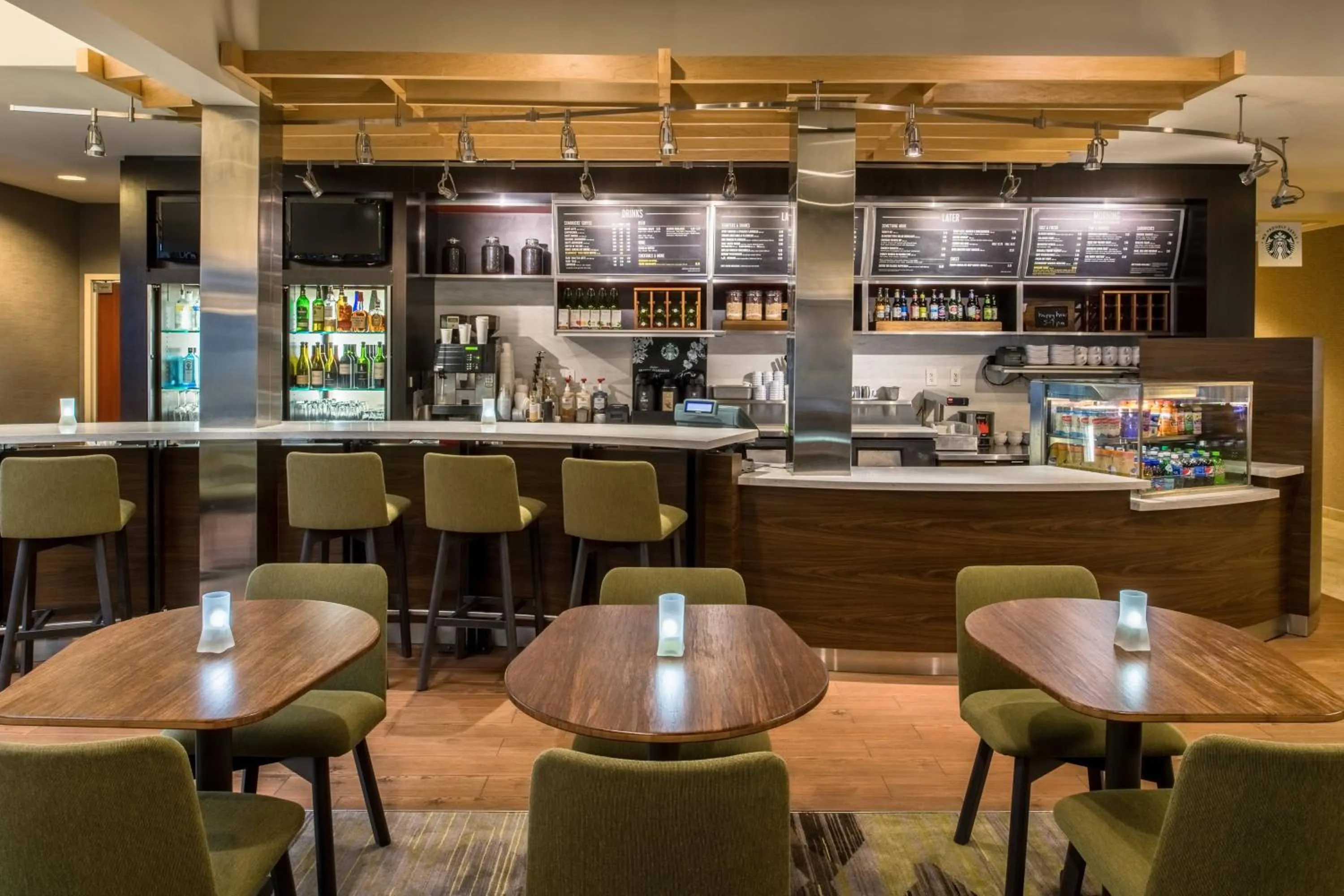 Breakfast in Courtyard by Marriott Spokane Downtown at the Convention Center