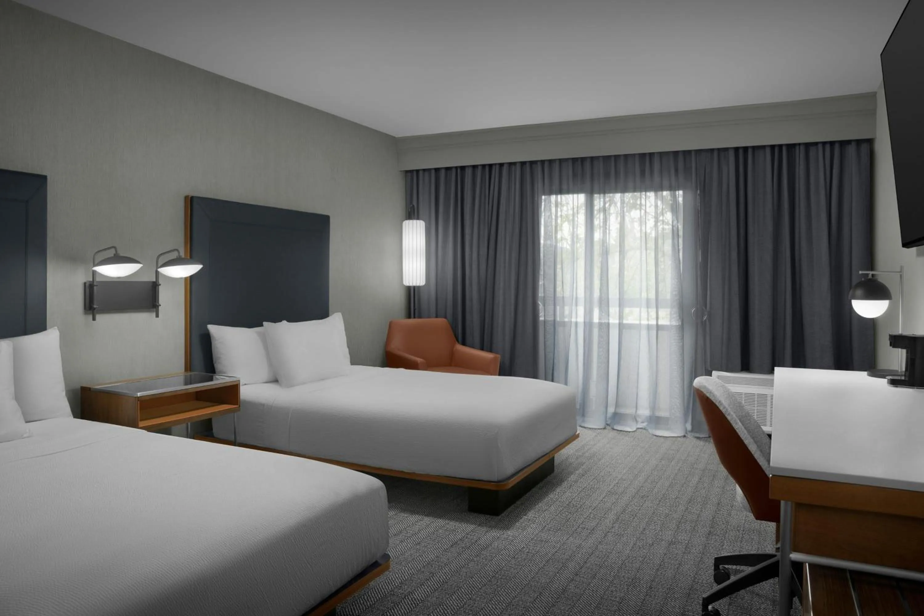 Photo of the whole room, Bed in Courtyard Spokane Downtown at the Convention Center