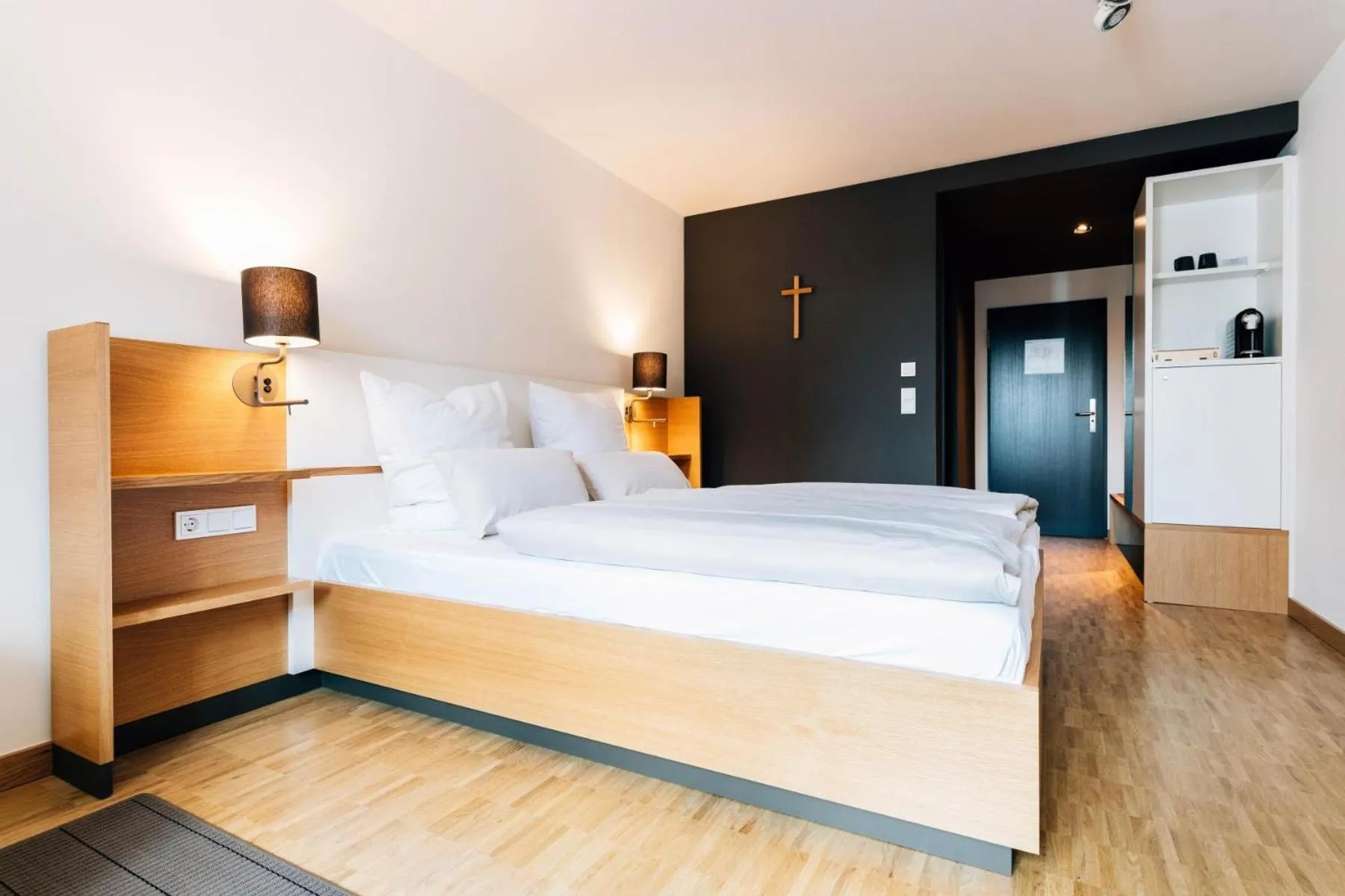 Bedroom, Bed in Bildungs- und Tagungshaus Liborianum