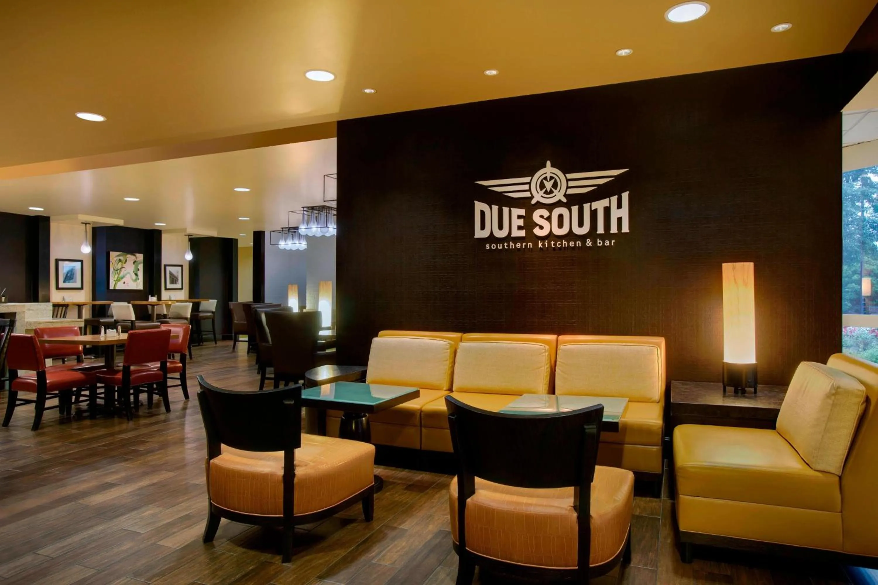 Lounge or bar in Greensboro-High Point Marriott Airport
