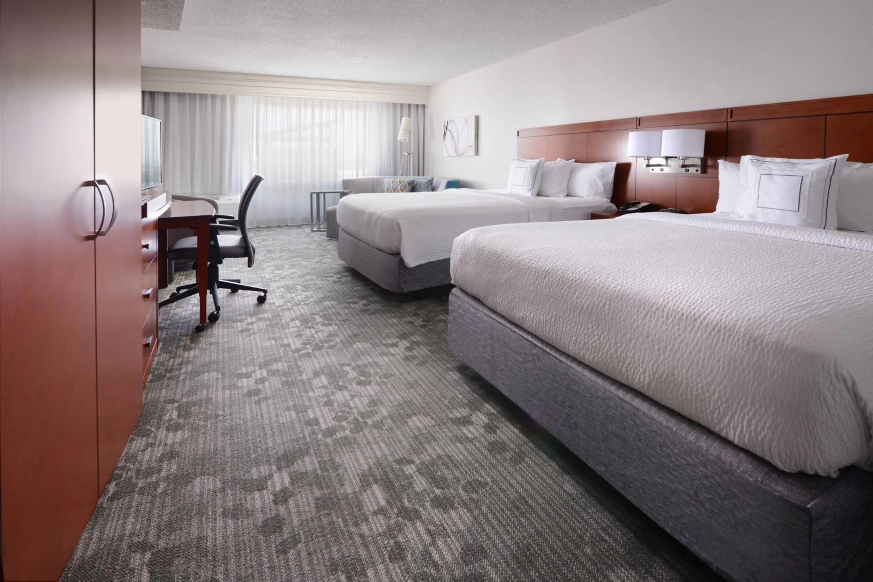 Photo of the whole room, Bed in Courtyard Marriott Houston Pearland