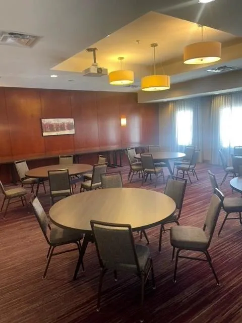 Restaurant/places to eat in Courtyard Marriott Houston Pearland