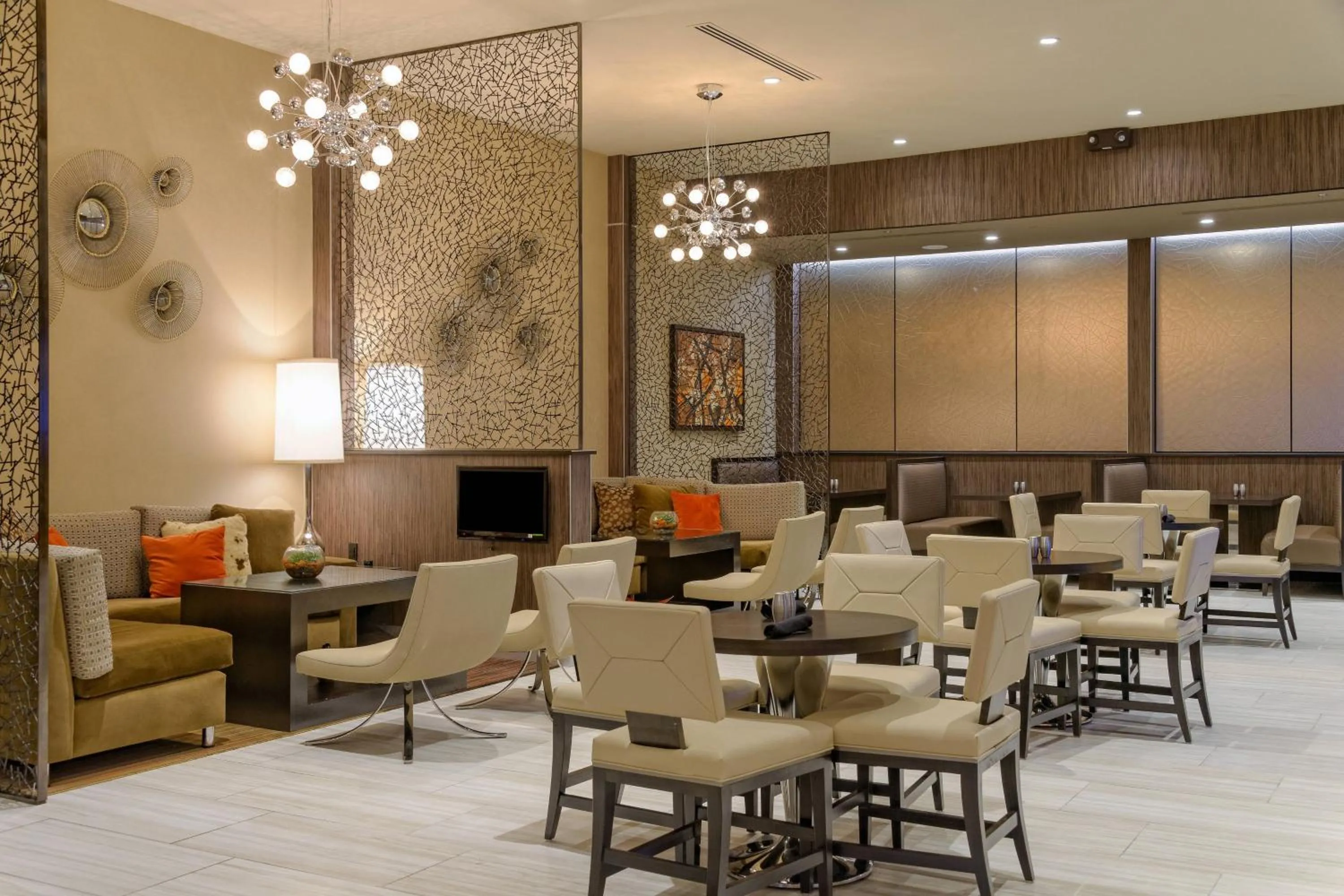 Lounge or bar in Houston Marriott West Loop by The Galleria