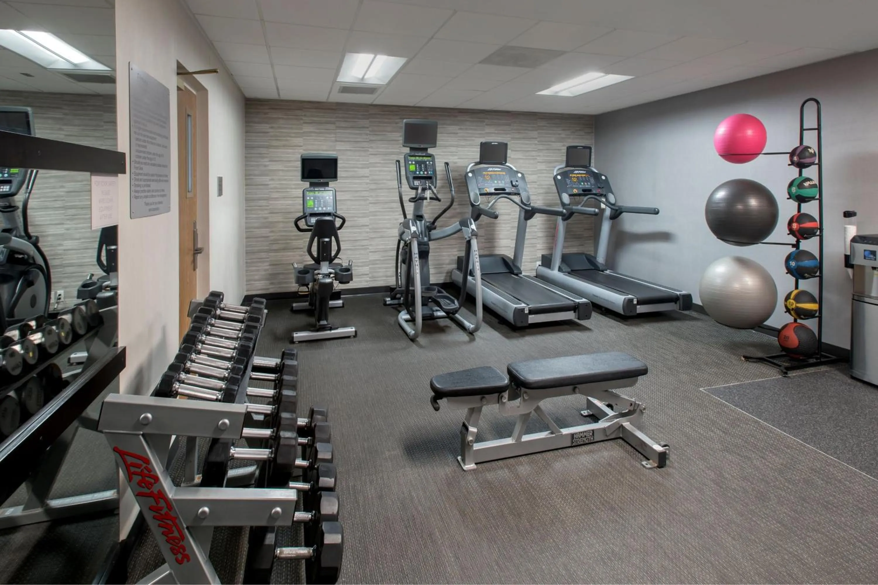 Fitness centre/facilities in Courtyard by Marriott Tarrytown Westchester County