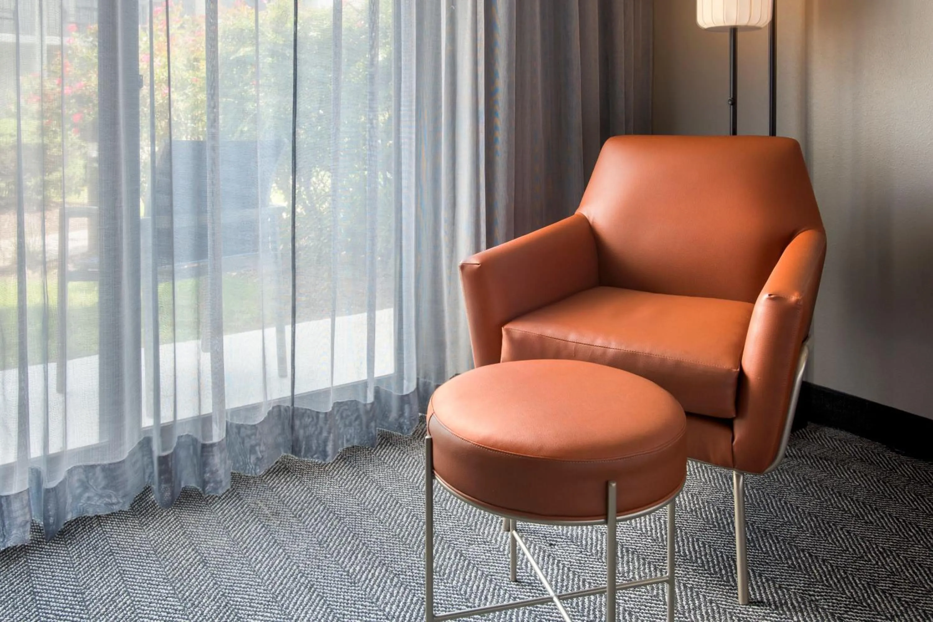 Photo of the whole room in Courtyard by Marriott Tarrytown Westchester County