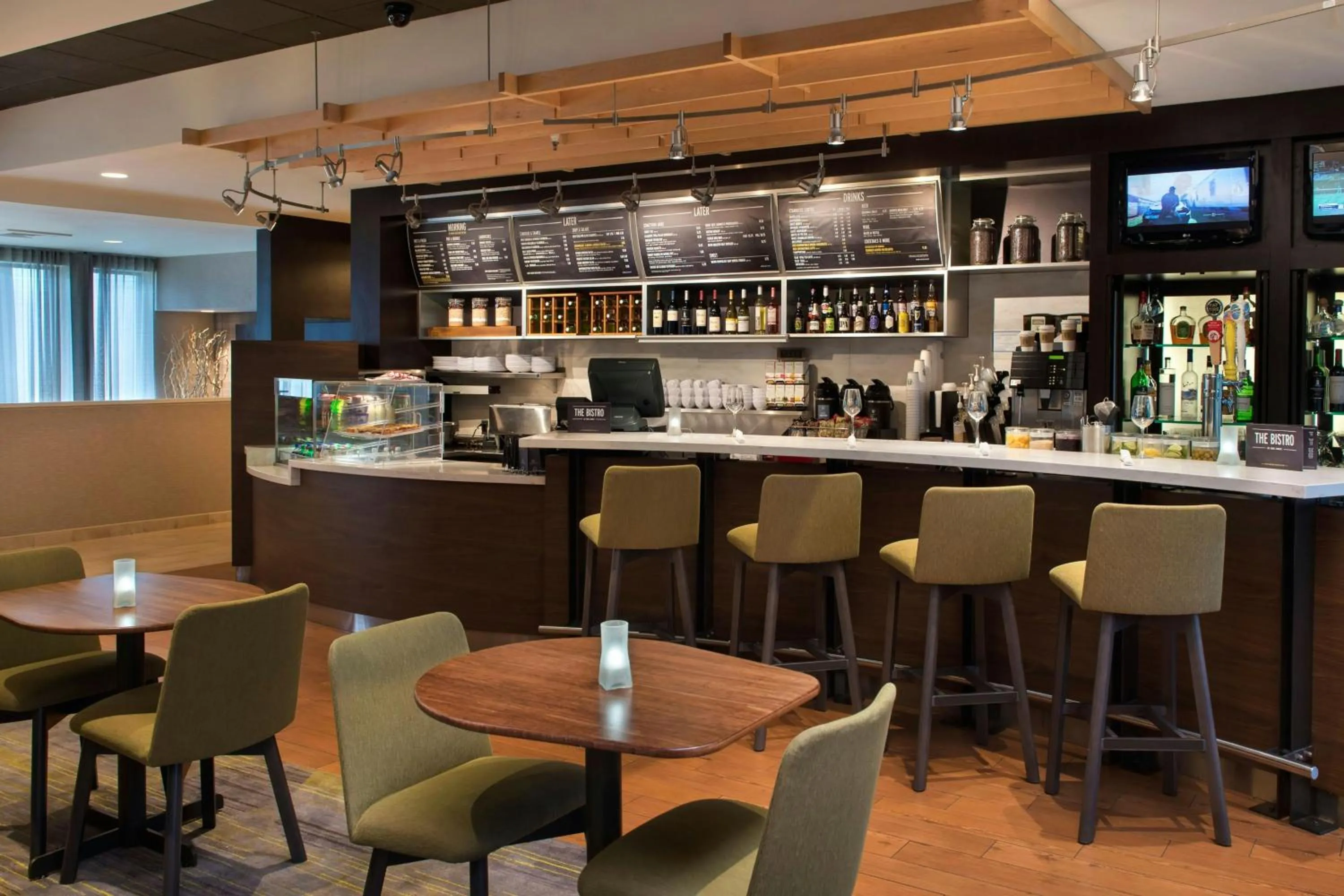 Breakfast in Courtyard by Marriott Norwalk