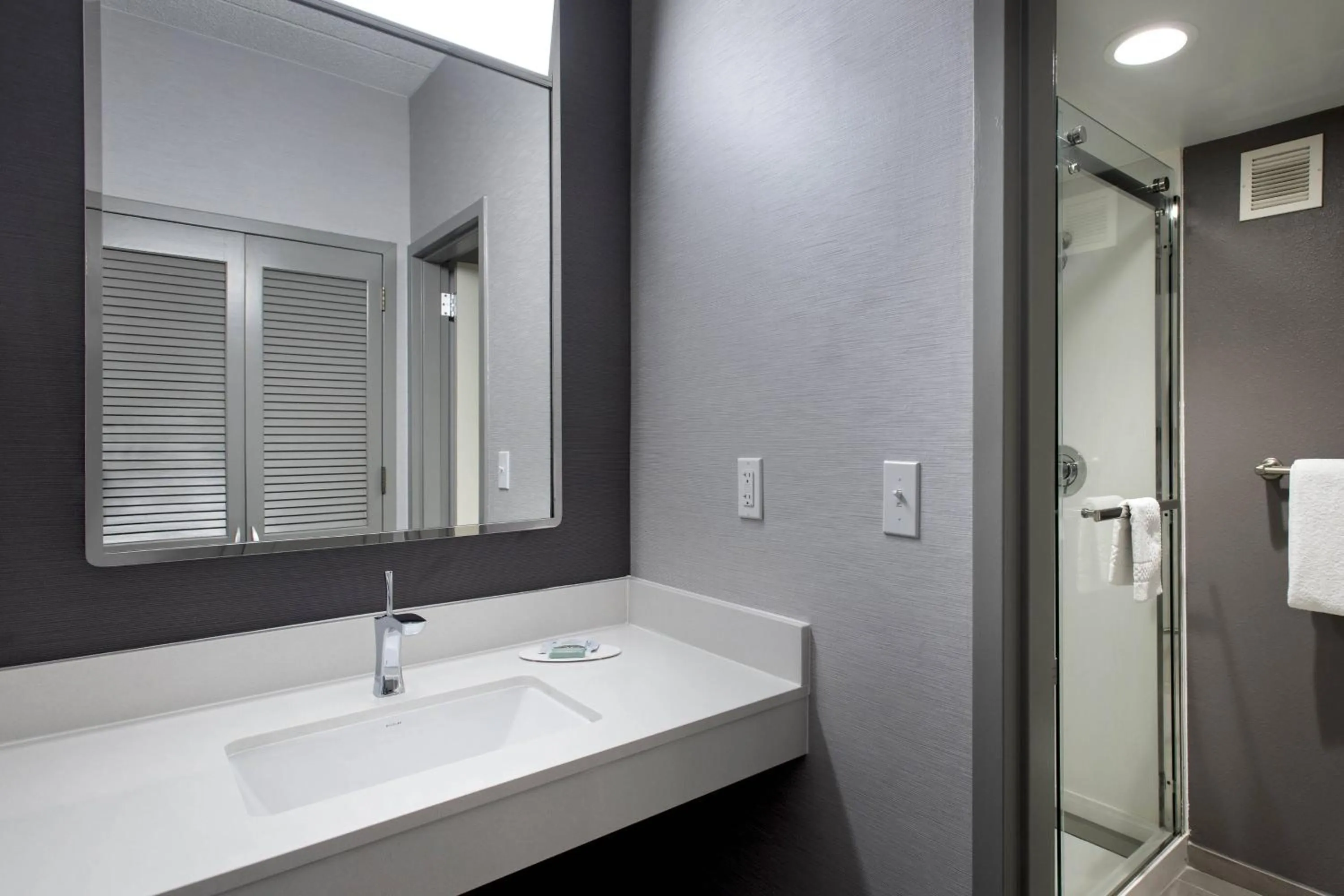 Bathroom in Courtyard by Marriott Norwalk