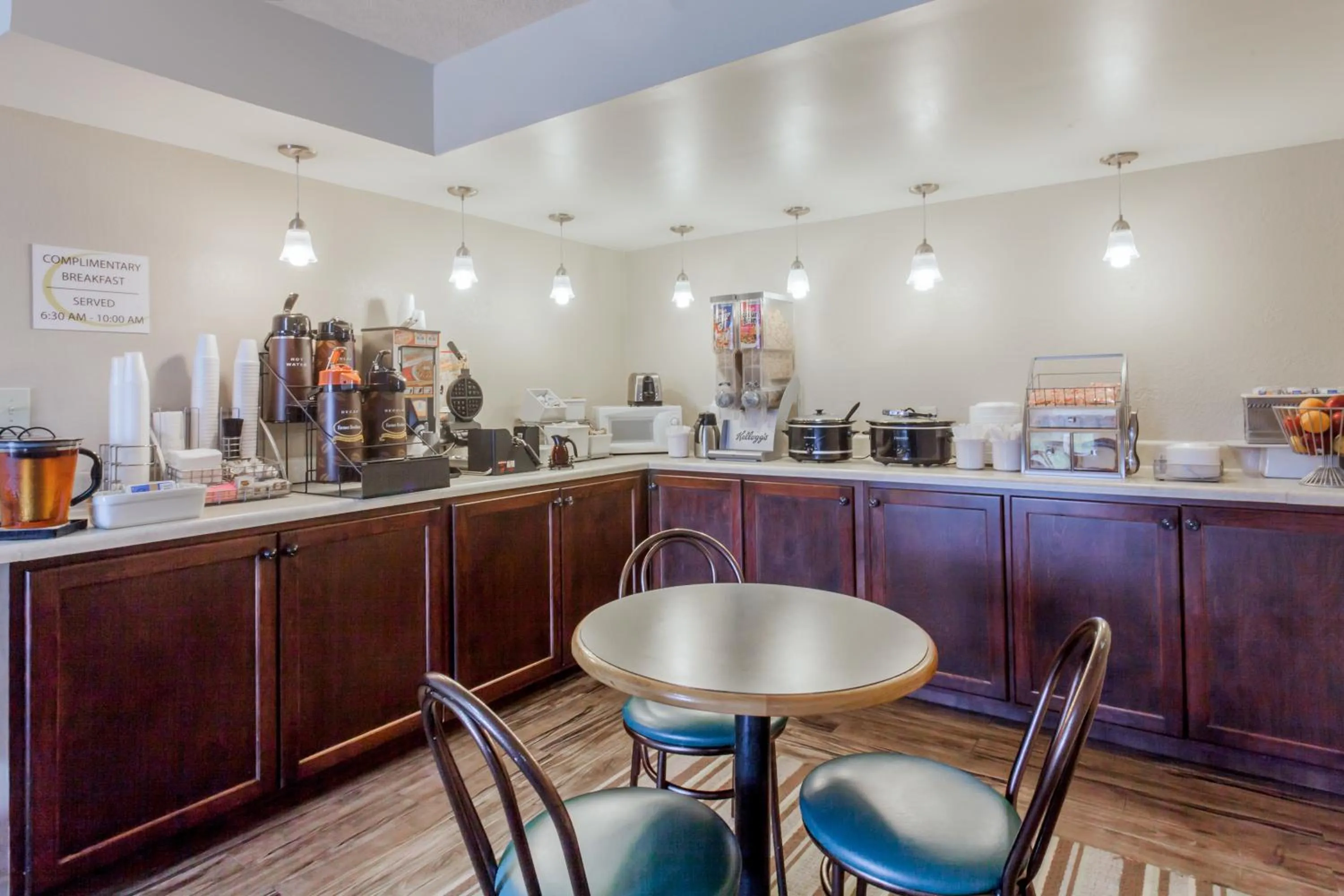 Food and drinks in Super 8 by Wyndham Pigeon Forge-Emert St