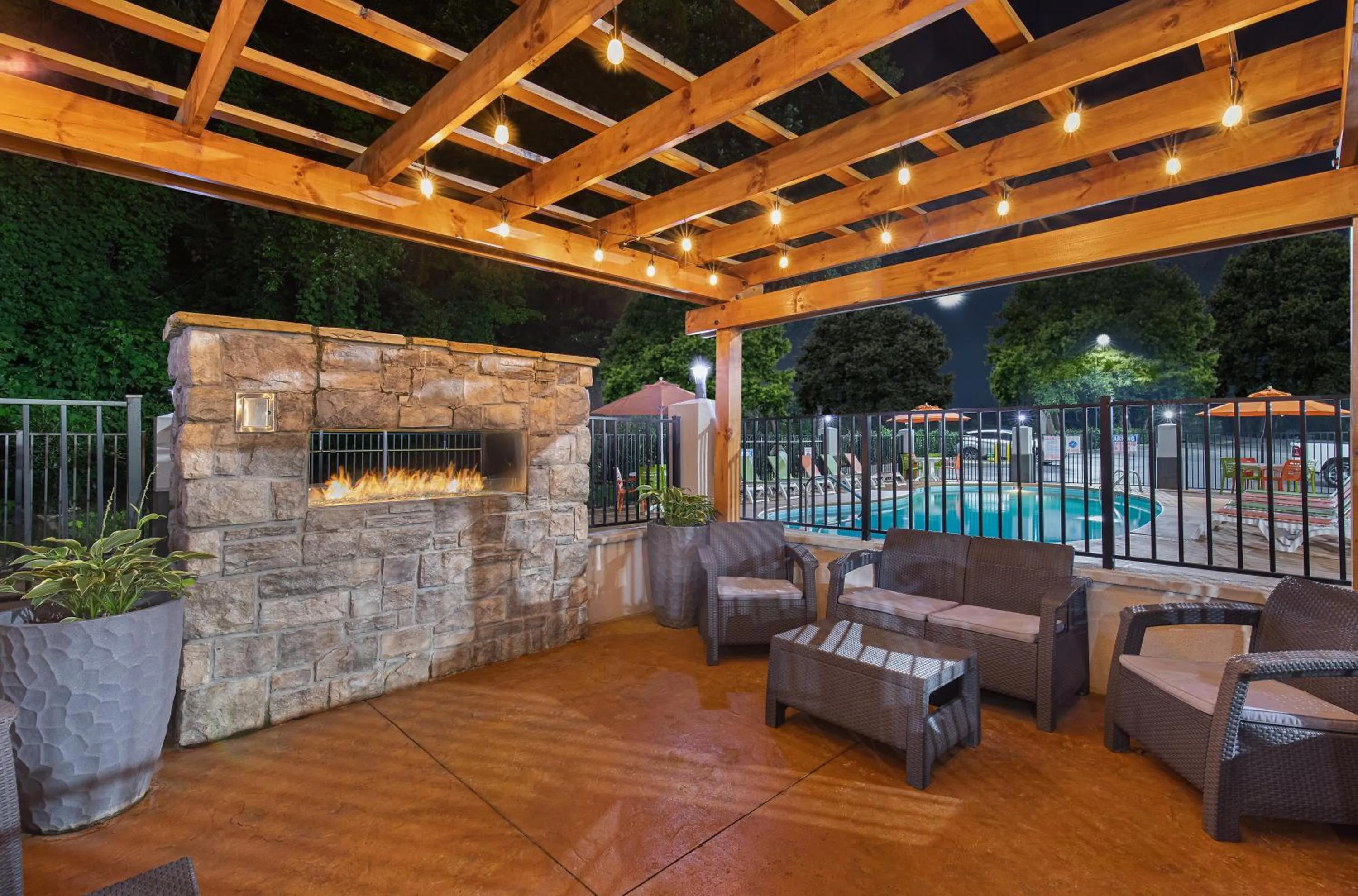 Patio in Super 8 by Wyndham Pigeon Forge-Emert St