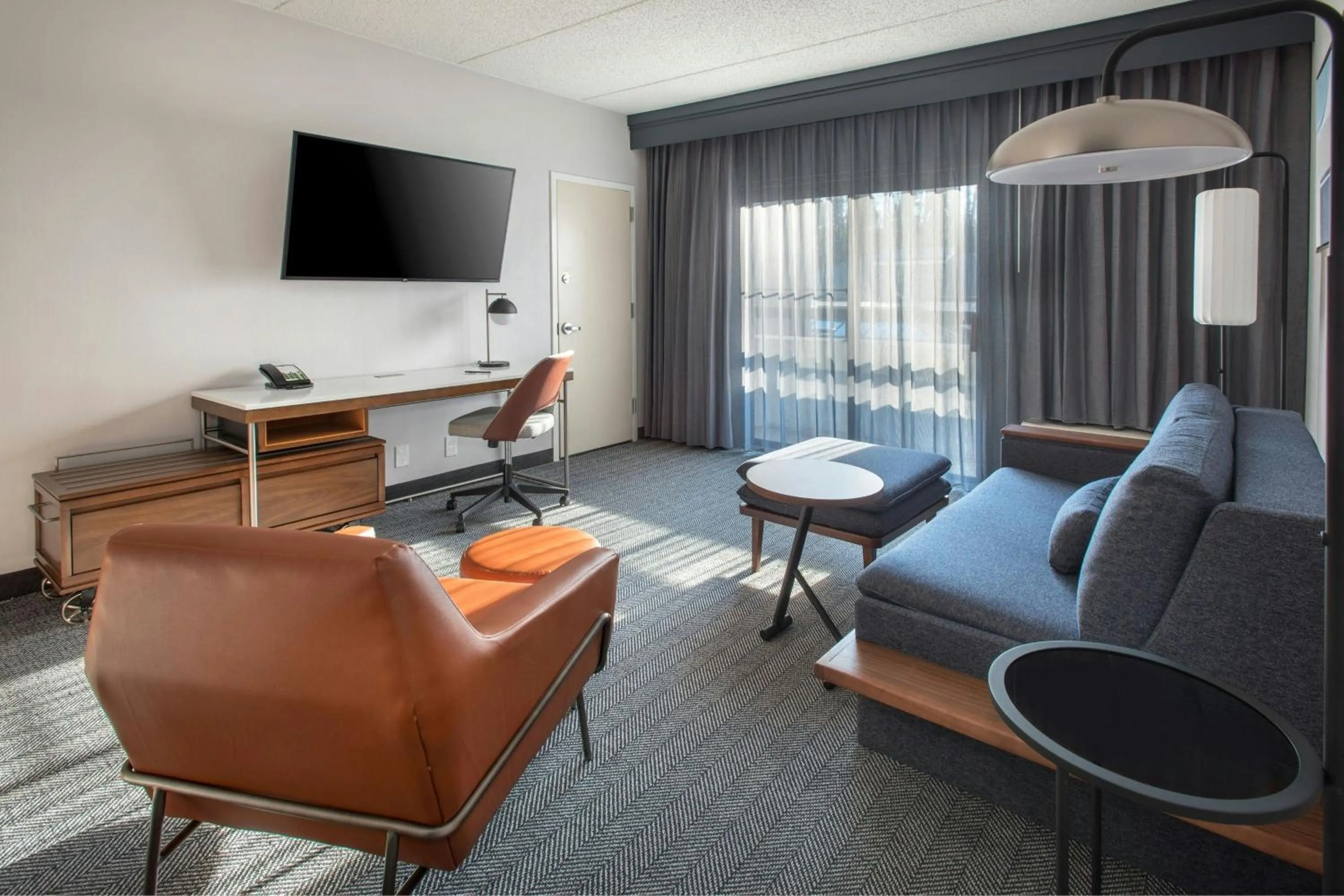 Living room in Courtyard by Marriott Rye