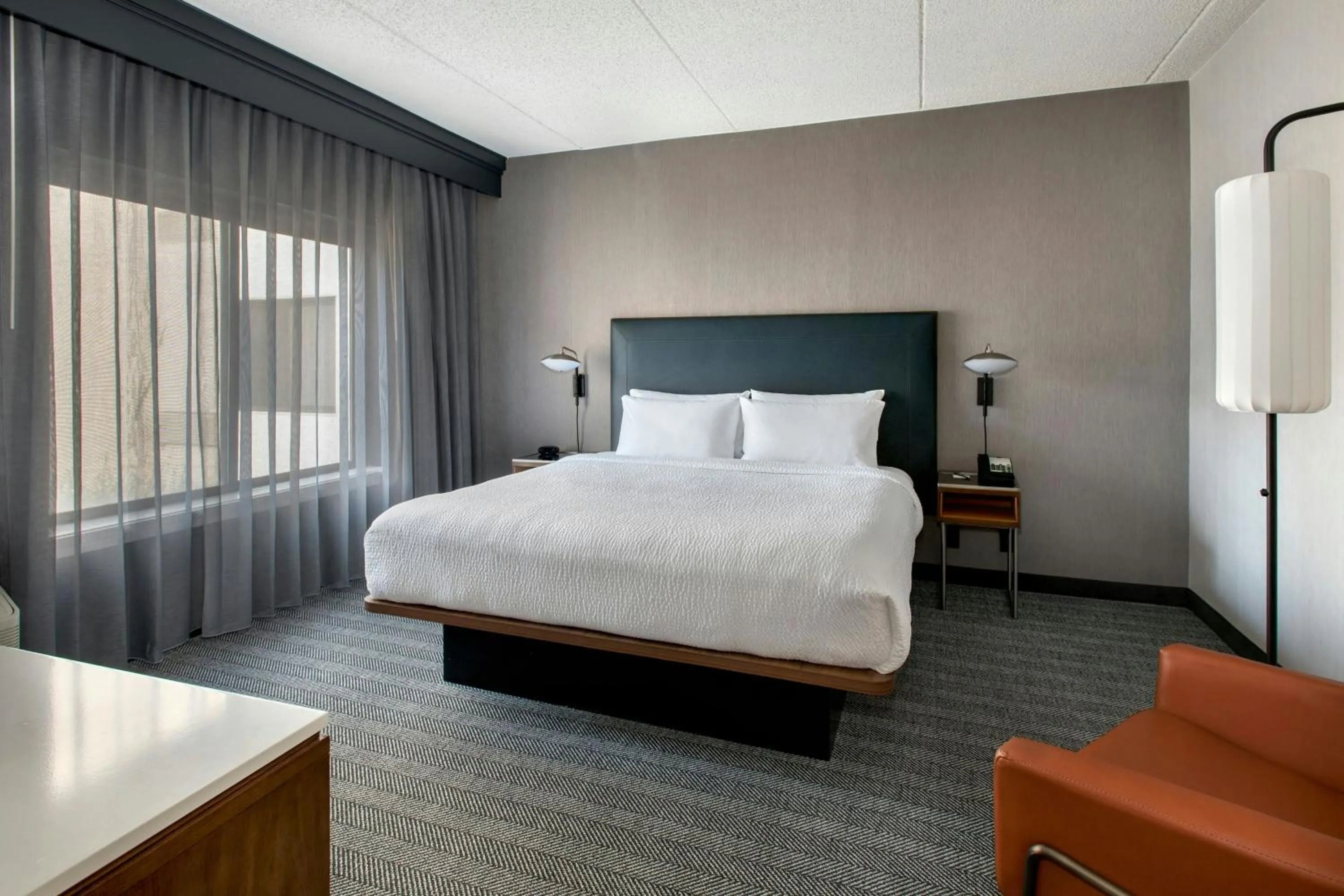 Photo of the whole room, Bed in Courtyard by Marriott Rye