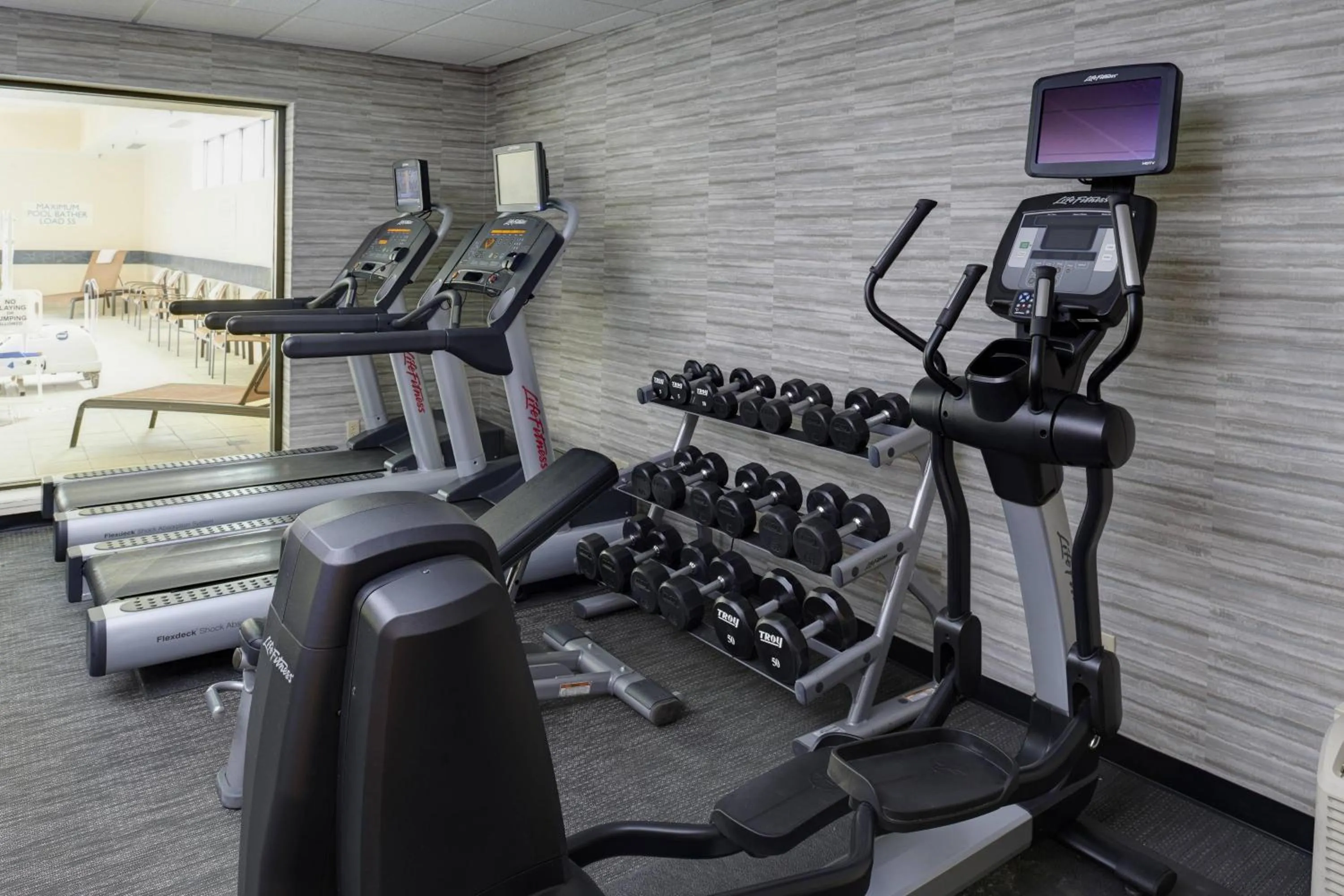 Fitness centre/facilities in Courtyard by Marriott Indianapolis Airport