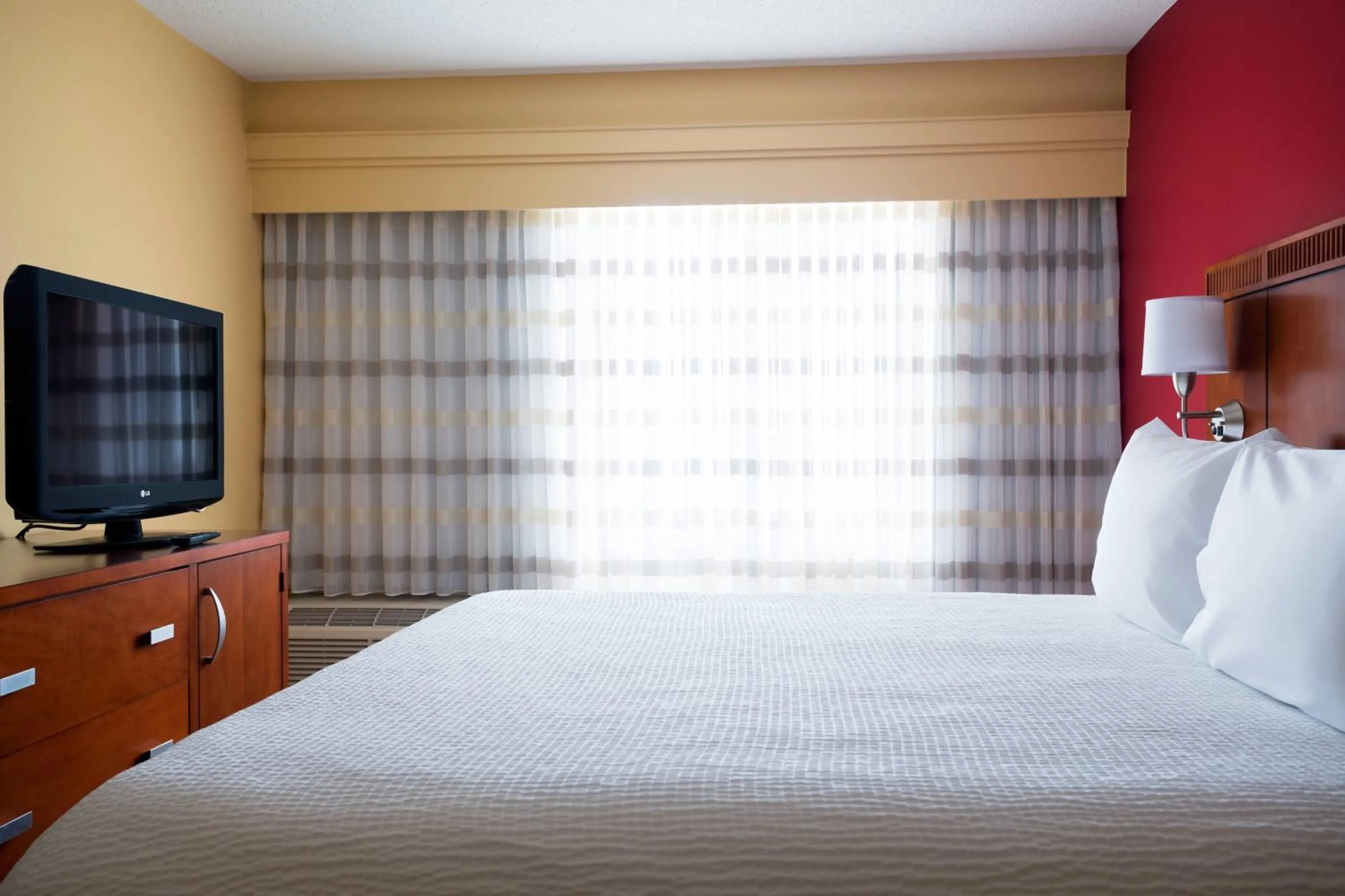 Bedroom, Bed in Courtyard by Marriott Indianapolis Airport