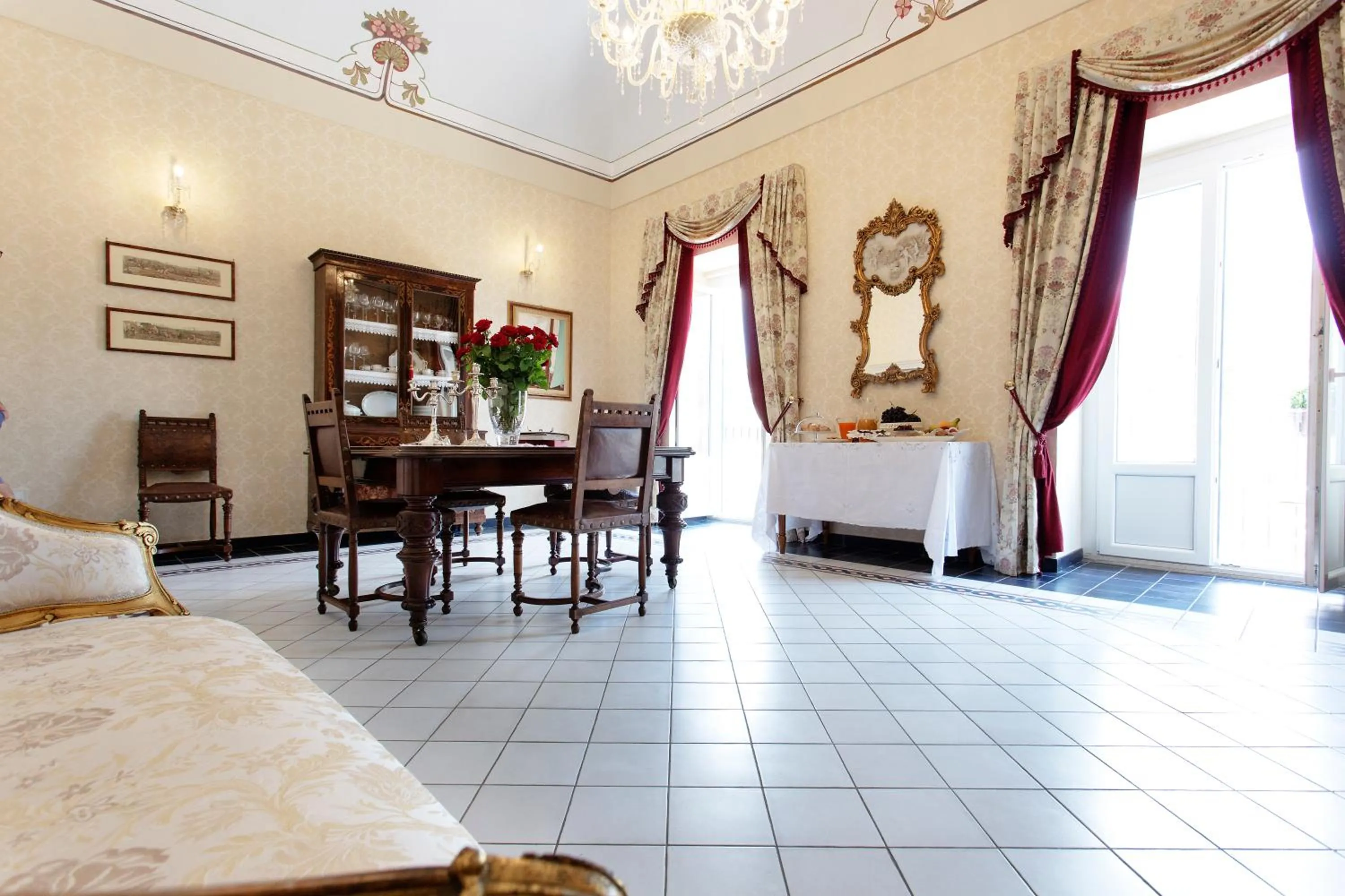 Communal lounge/ TV room, Bed in Dimora Birullà