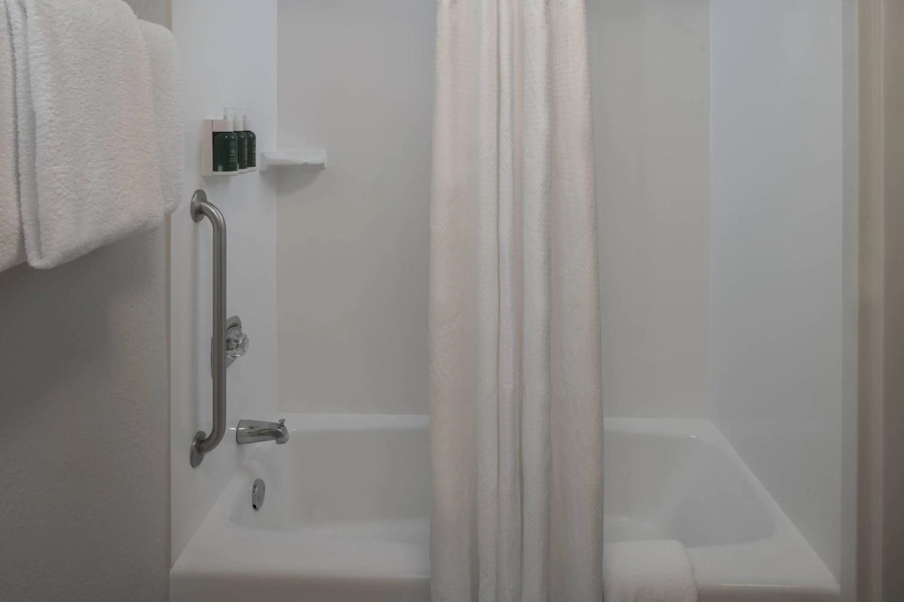 Bathroom in Courtyard by Marriott Jacksonville at the Mayo Clinic Campus/Beaches