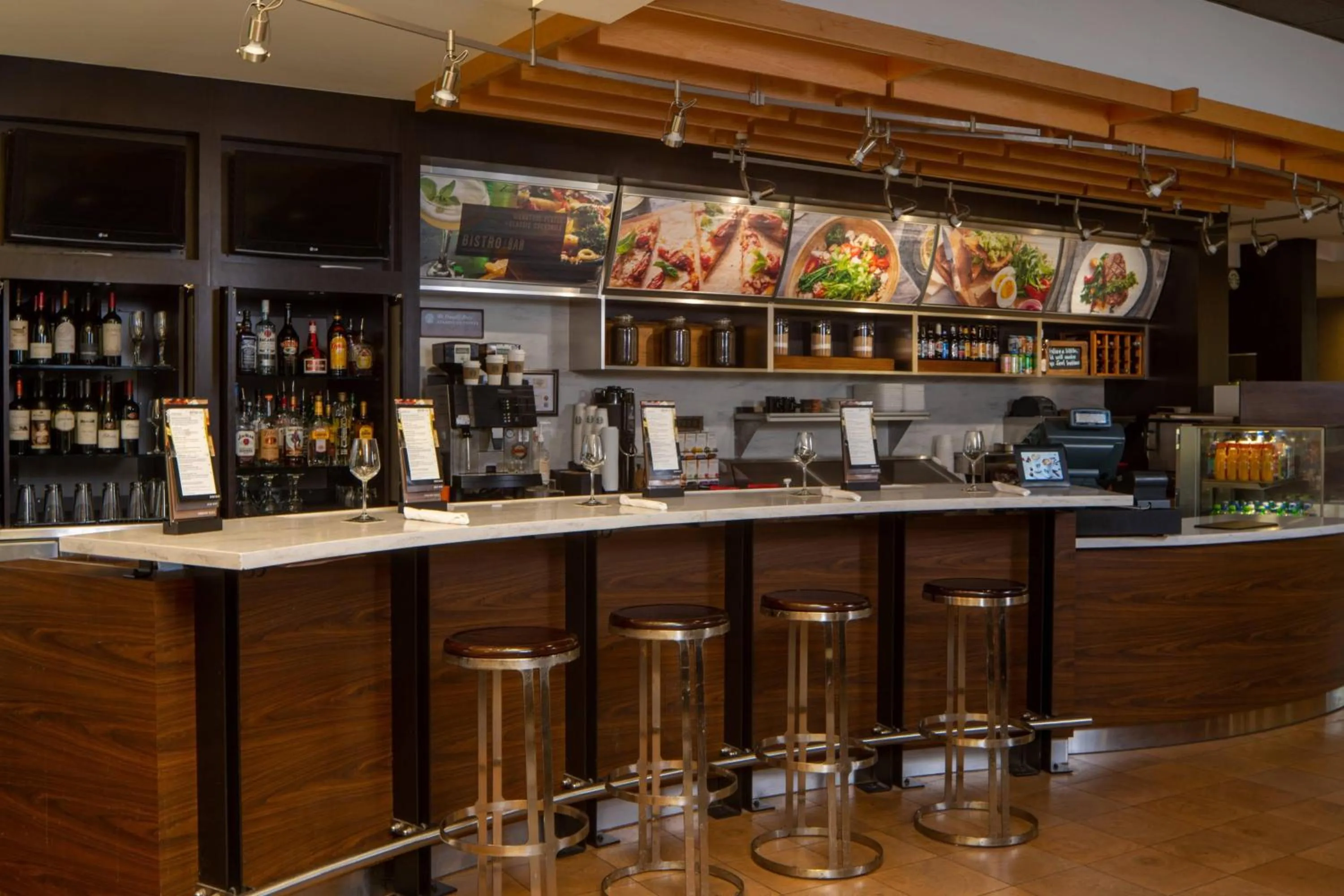 Lounge or bar in Courtyard by Marriott Jacksonville at the Mayo Clinic Campus/Beaches