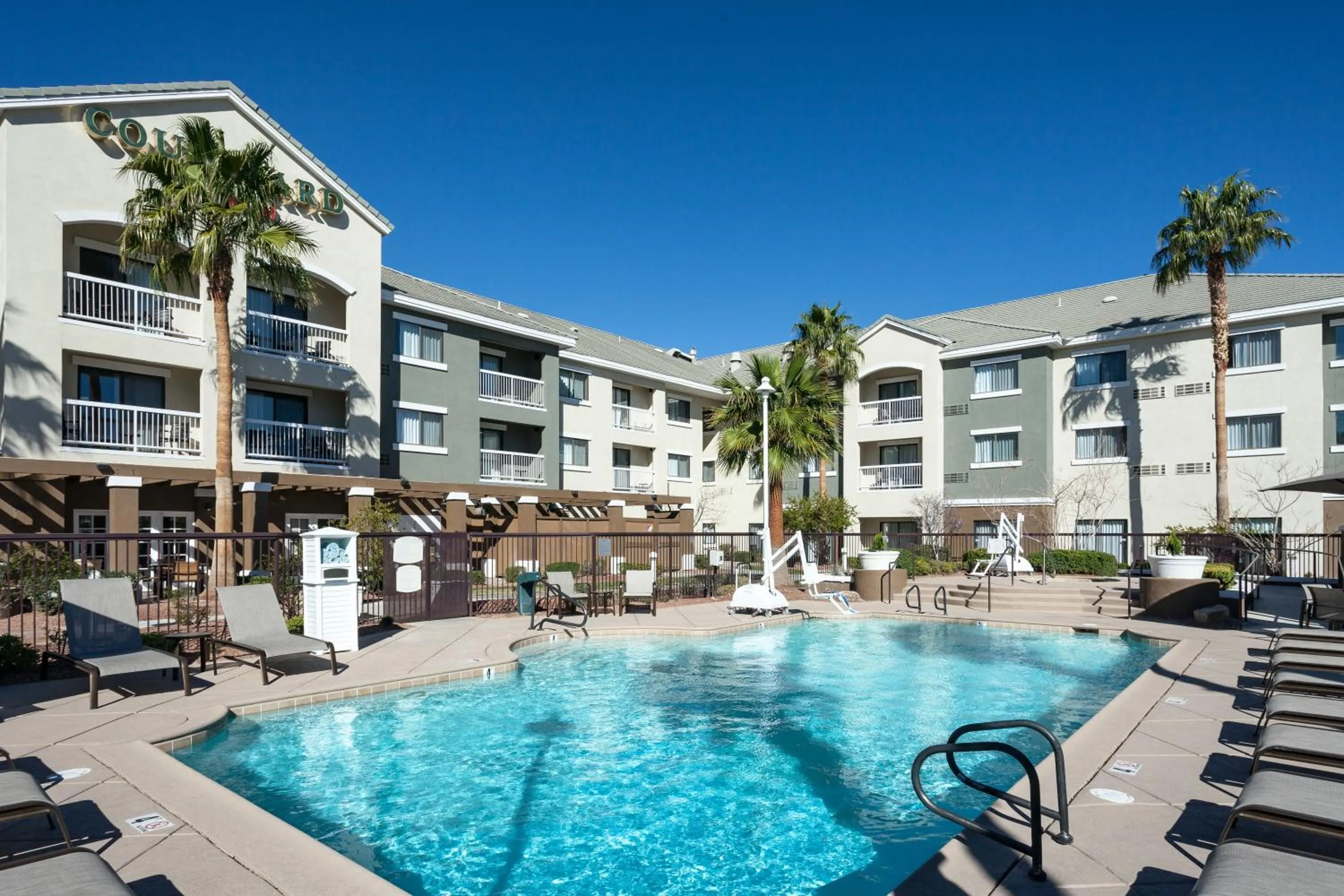Swimming pool in Courtyard by Marriott Henderson - Green Valley - Las Vegas