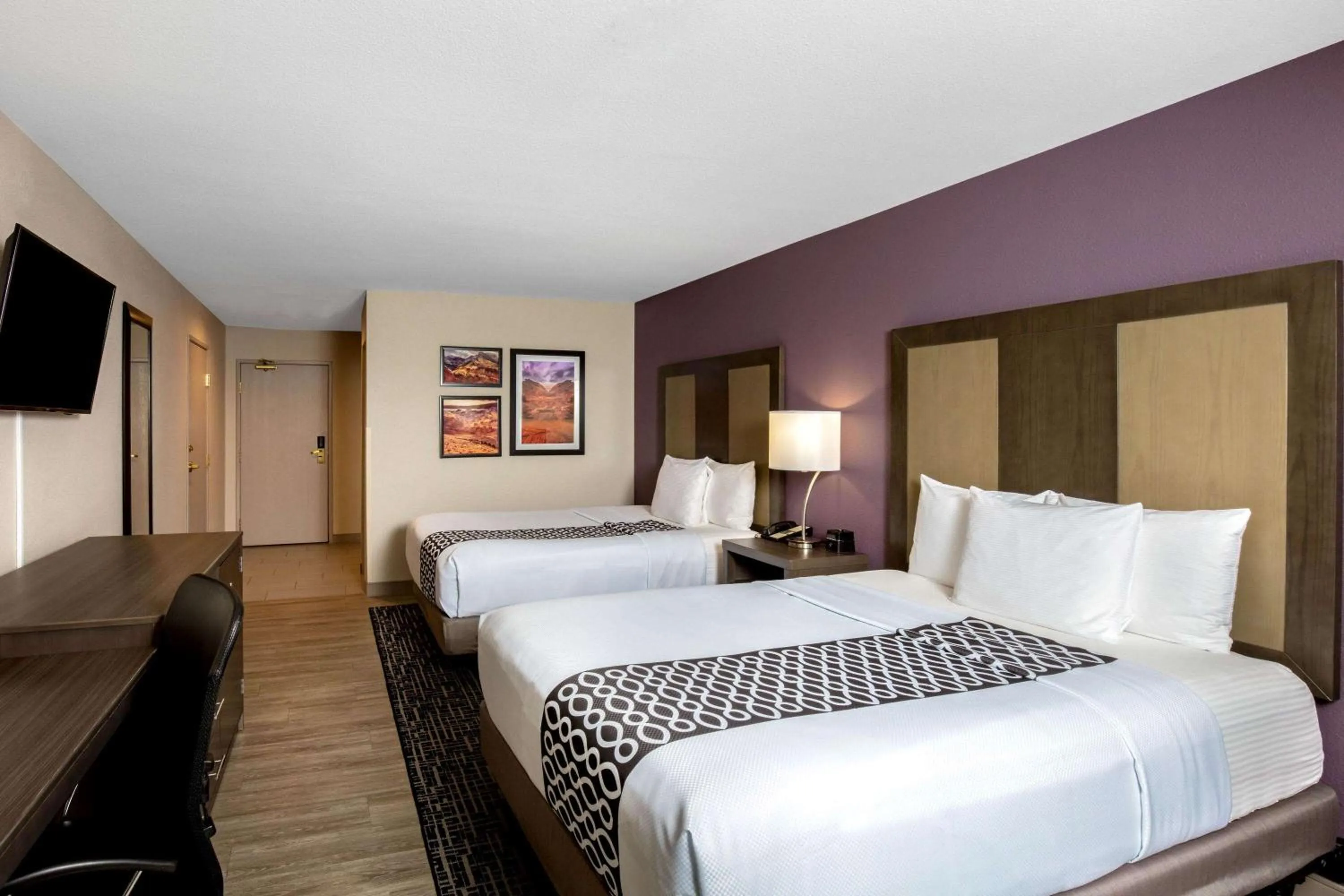 TV and multimedia, Bed in La Quinta Inn & Suites by Wyndham Las Vegas Nellis