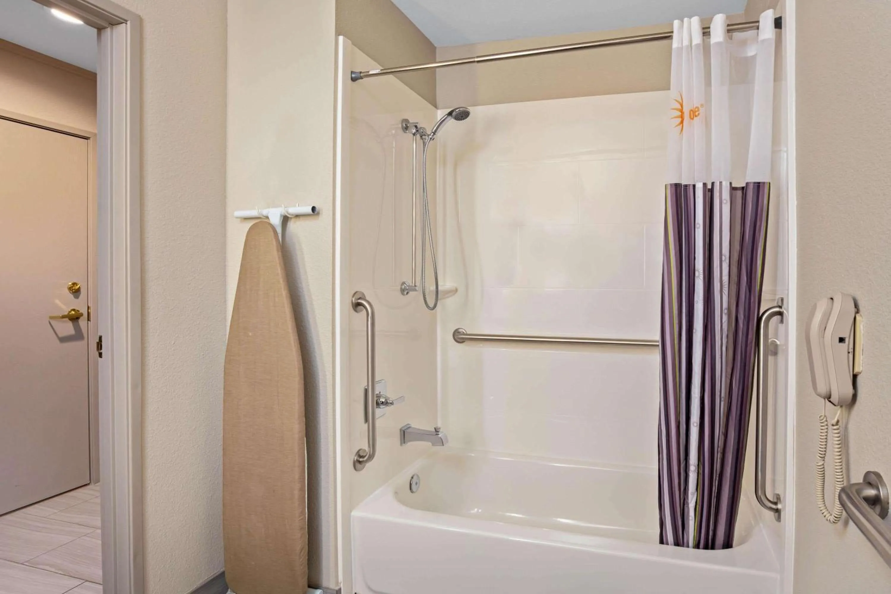 Bathroom in La Quinta Inn & Suites by Wyndham Las Vegas Nellis