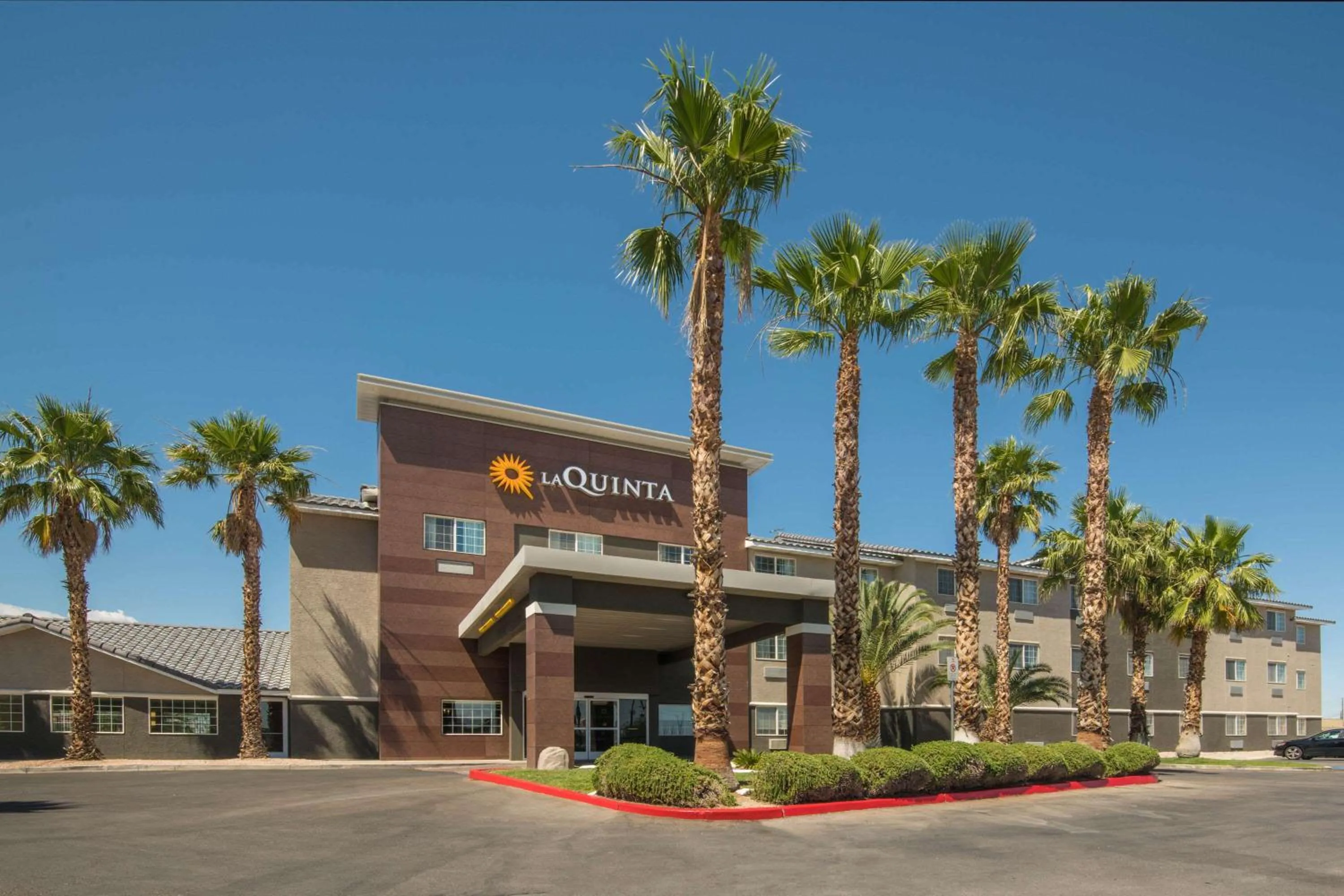 Property building in La Quinta Inn & Suites by Wyndham Las Vegas Nellis