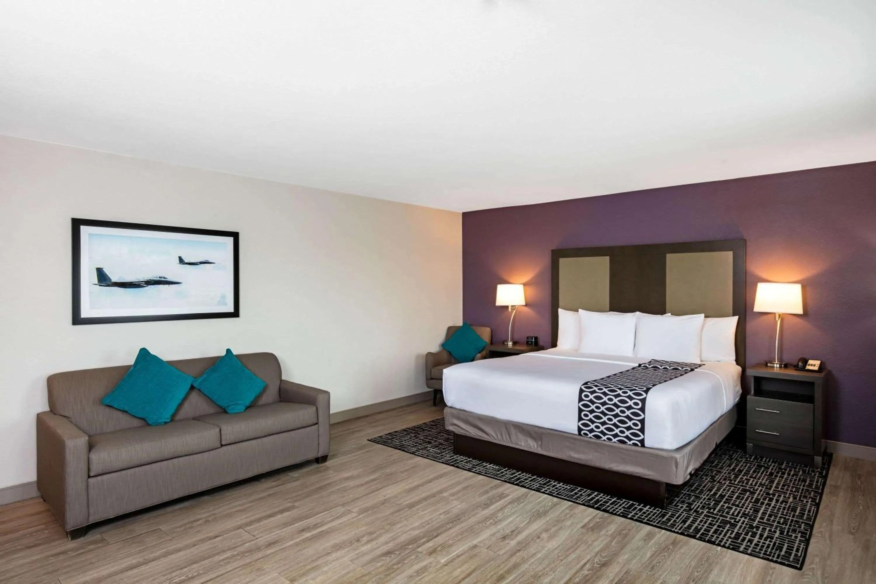 Photo of the whole room, Bed in La Quinta Inn & Suites by Wyndham Las Vegas Nellis