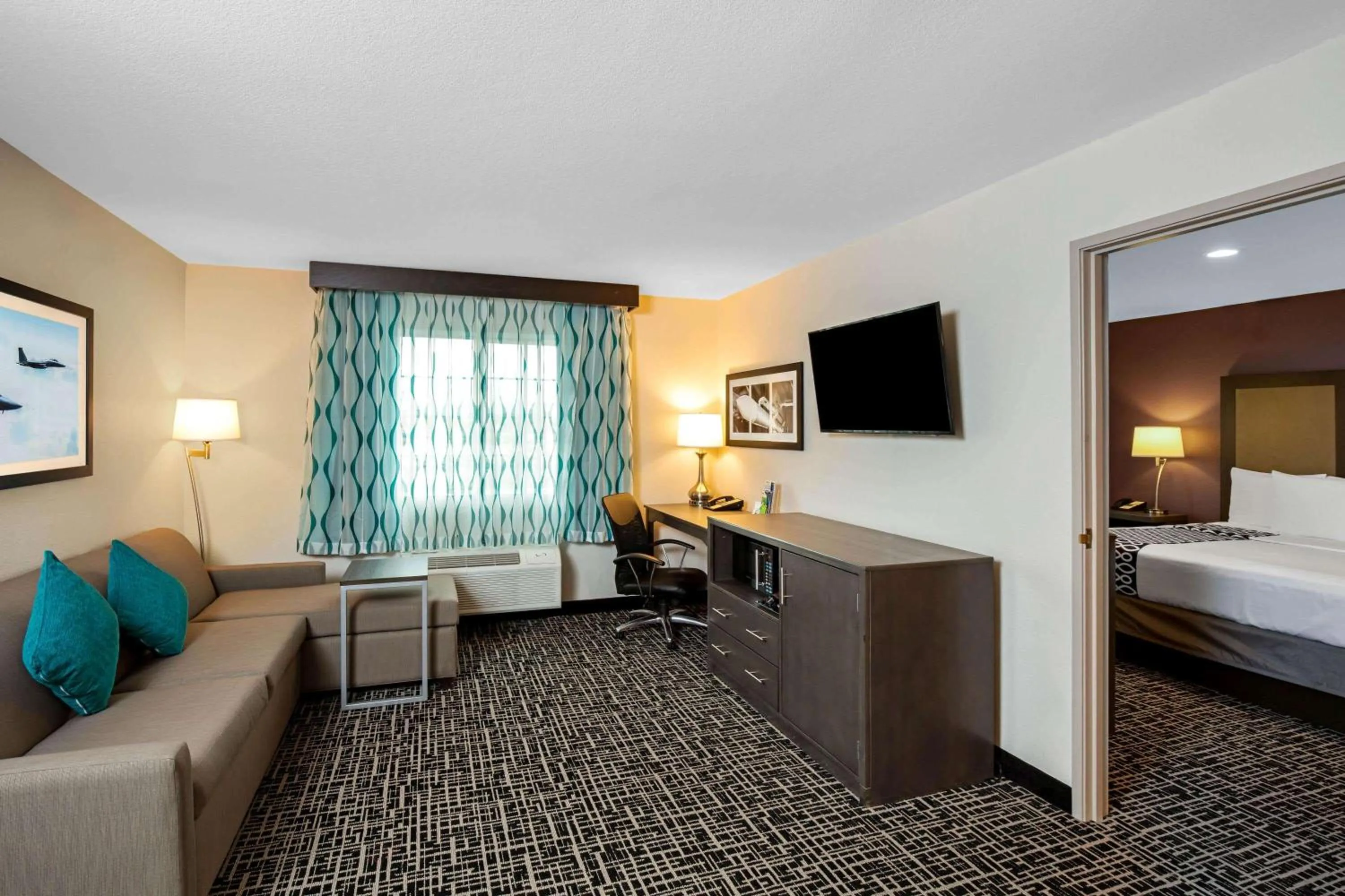TV and multimedia, Bed in La Quinta Inn & Suites by Wyndham Las Vegas Nellis