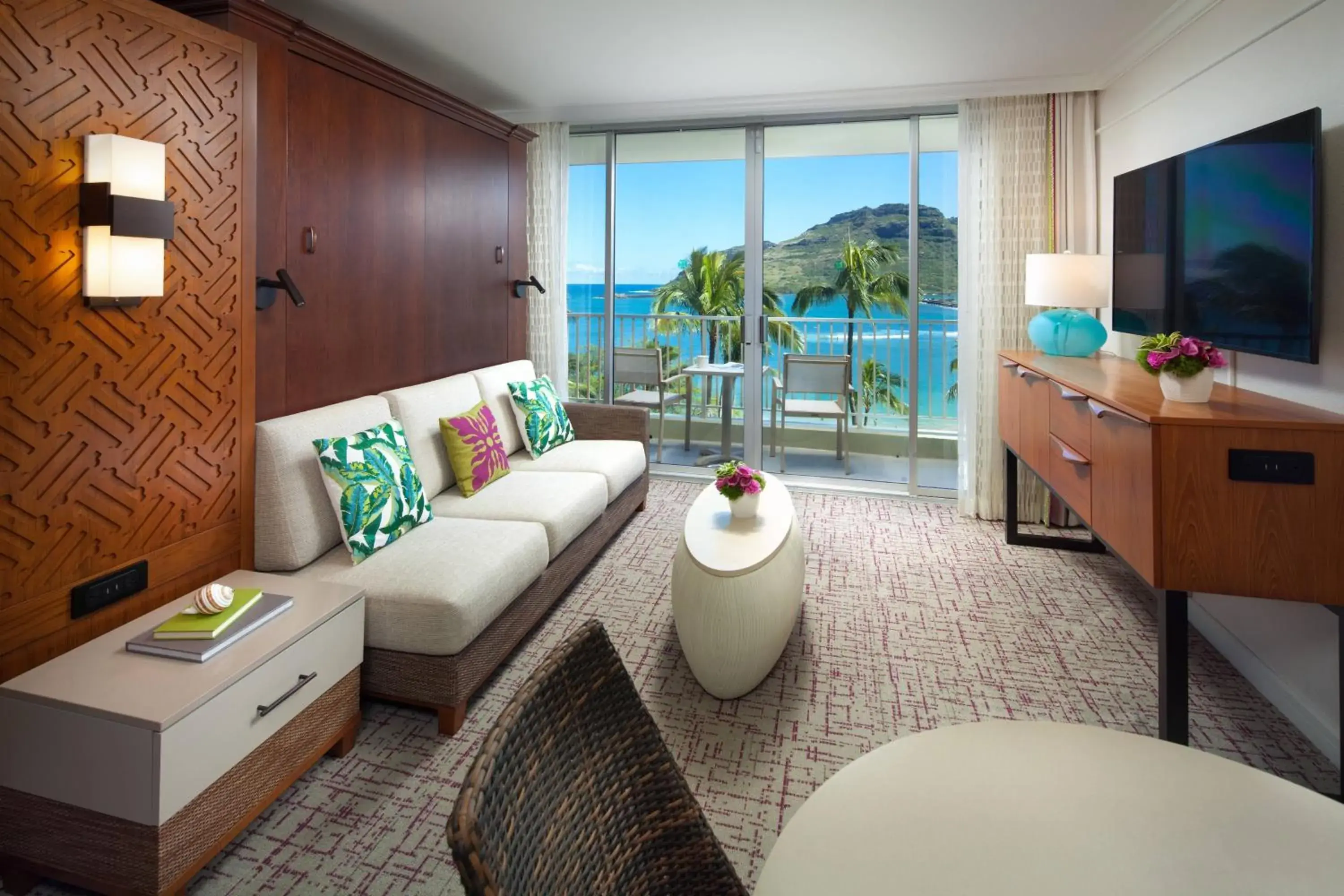 Queen Studio with Oceanfront View in Marriott's Kaua'i Beach Club Queen Studio with Oceanfront View in Marriott's Kaua'i Beach Club