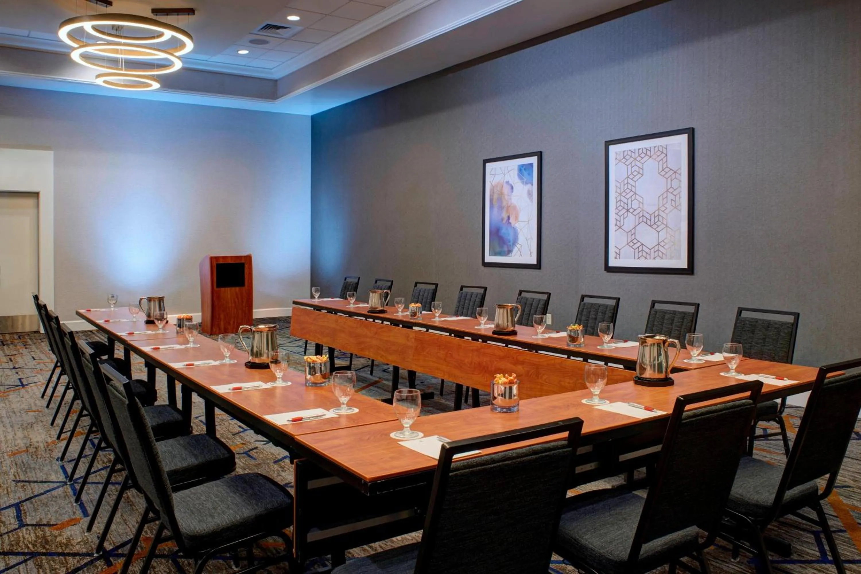 Meeting/conference room in Kansas City Airport Marriott