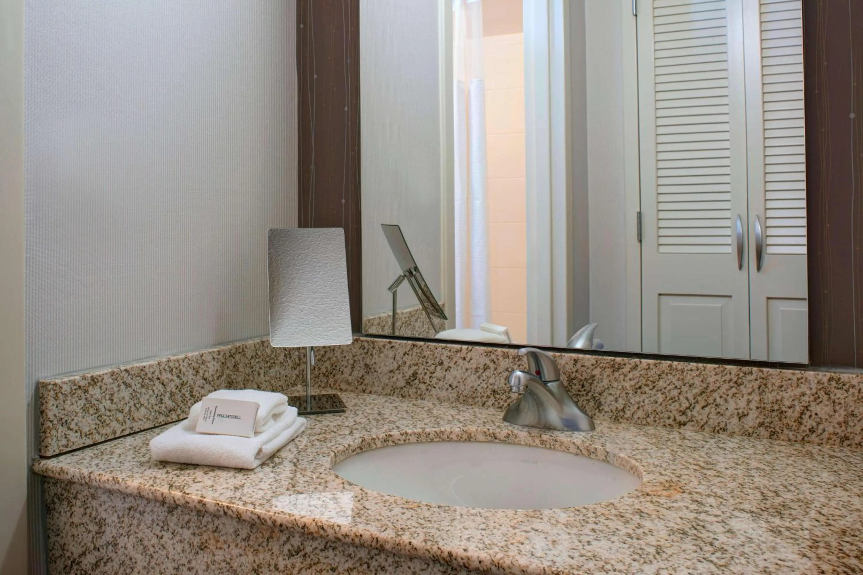 Bathroom in Sonesta Select Kansas City Airport Tiffany Springs