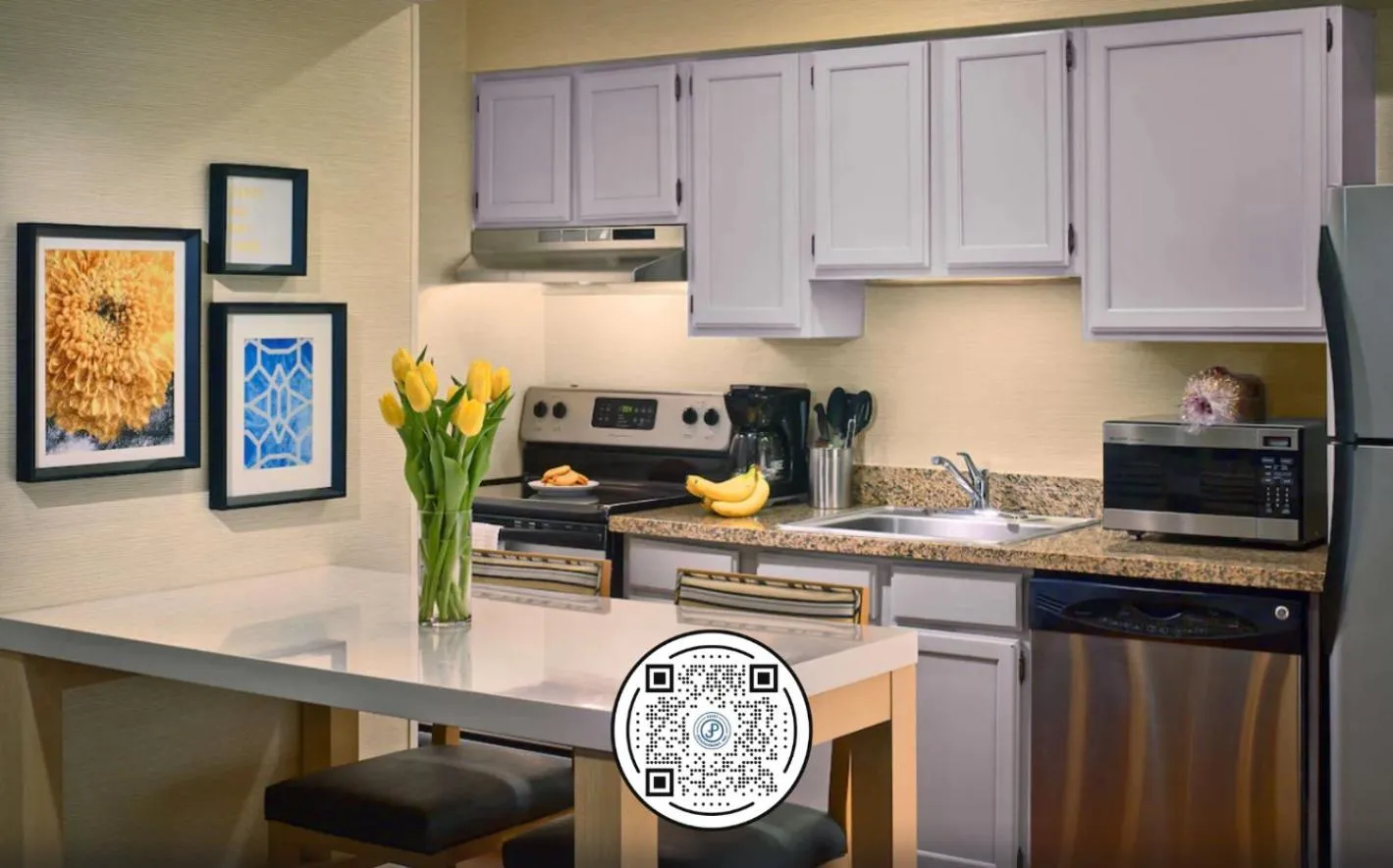 Kitchen or kitchenette in Sonesta Simply Suites Memphis East Poplar Pike