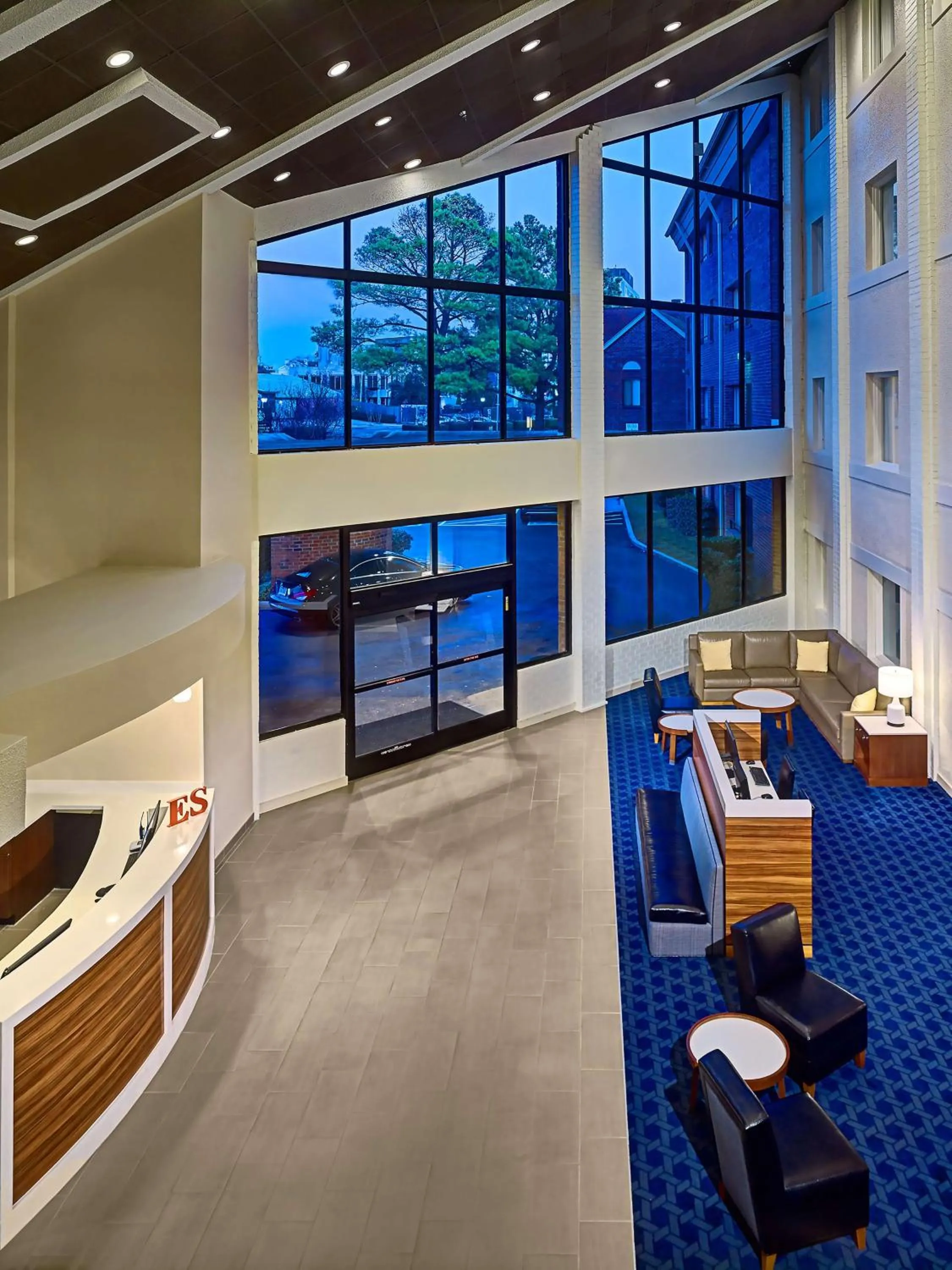 Lobby or reception in Sonesta Simply Suites Memphis East Poplar Pike