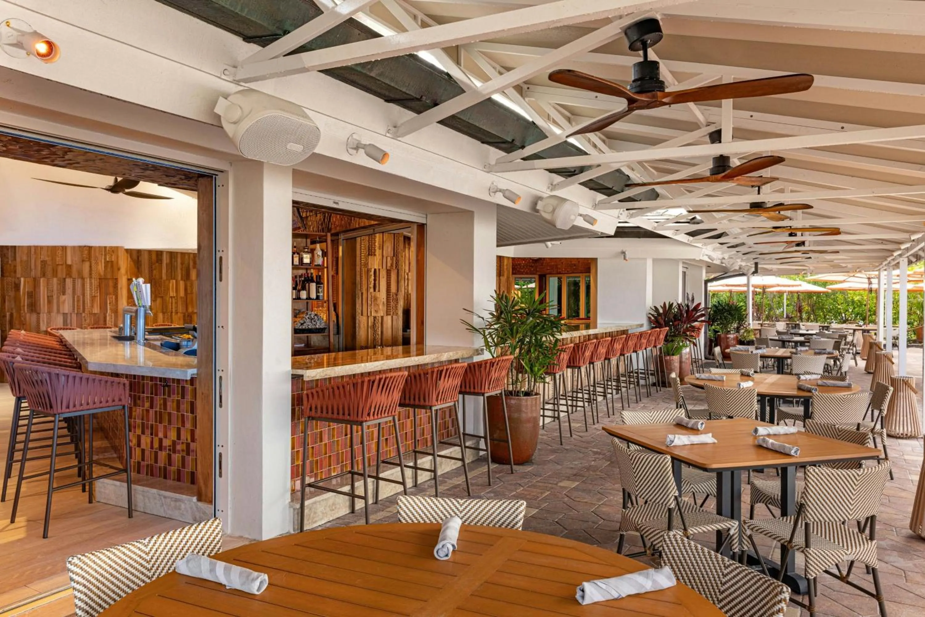 Lounge or bar in JW Marriott Marco Island Beach Resort