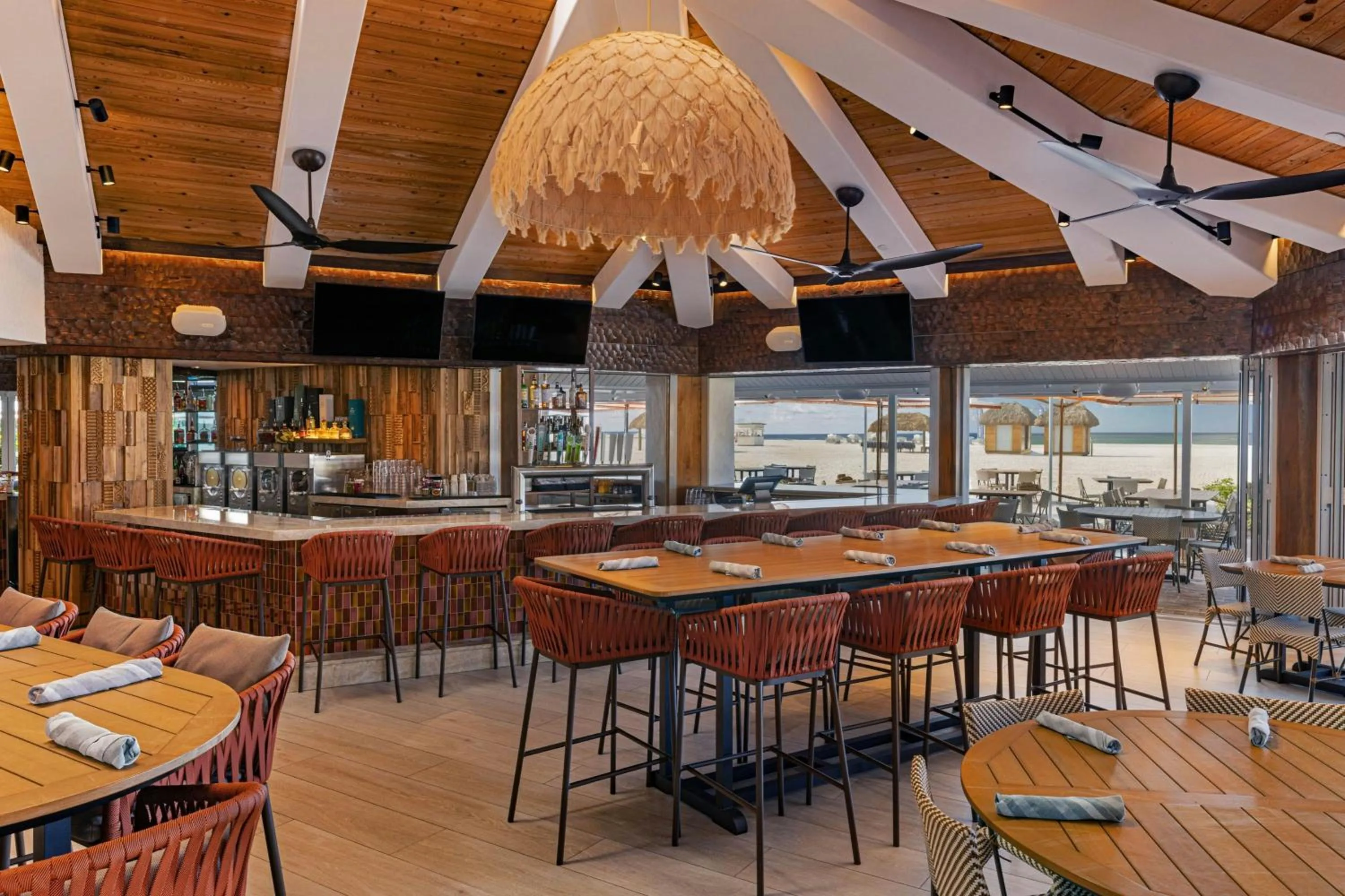 Lounge or bar in JW Marriott Marco Island Beach Resort