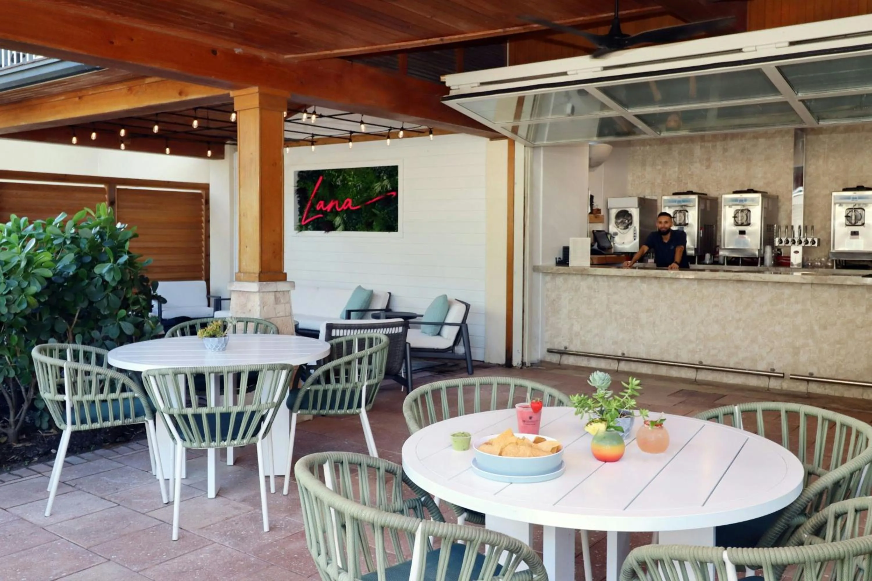 Lounge or bar in JW Marriott Marco Island Beach Resort