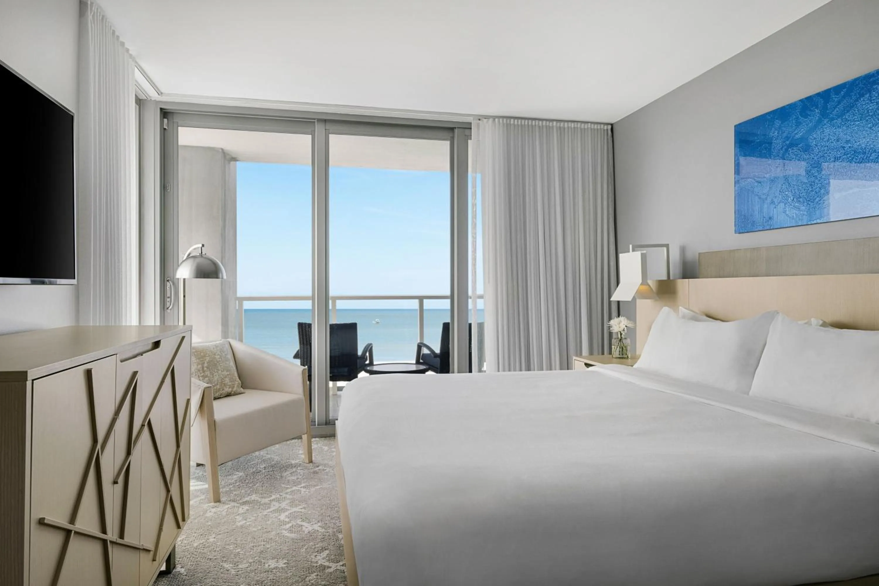 Bedroom, Bed in Marriott's Crystal Shores