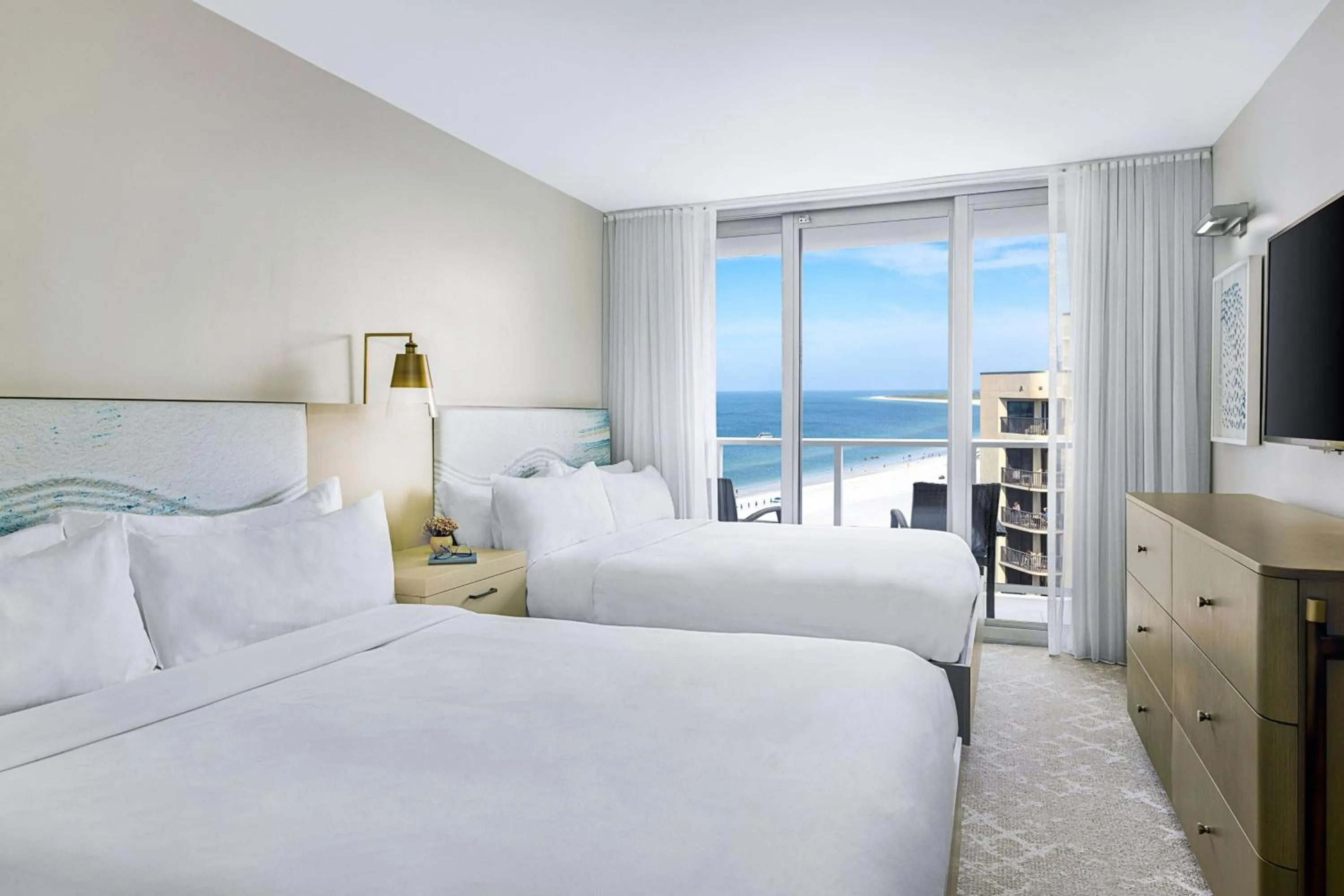 Bedroom, Bed in Marriott's Crystal Shores
