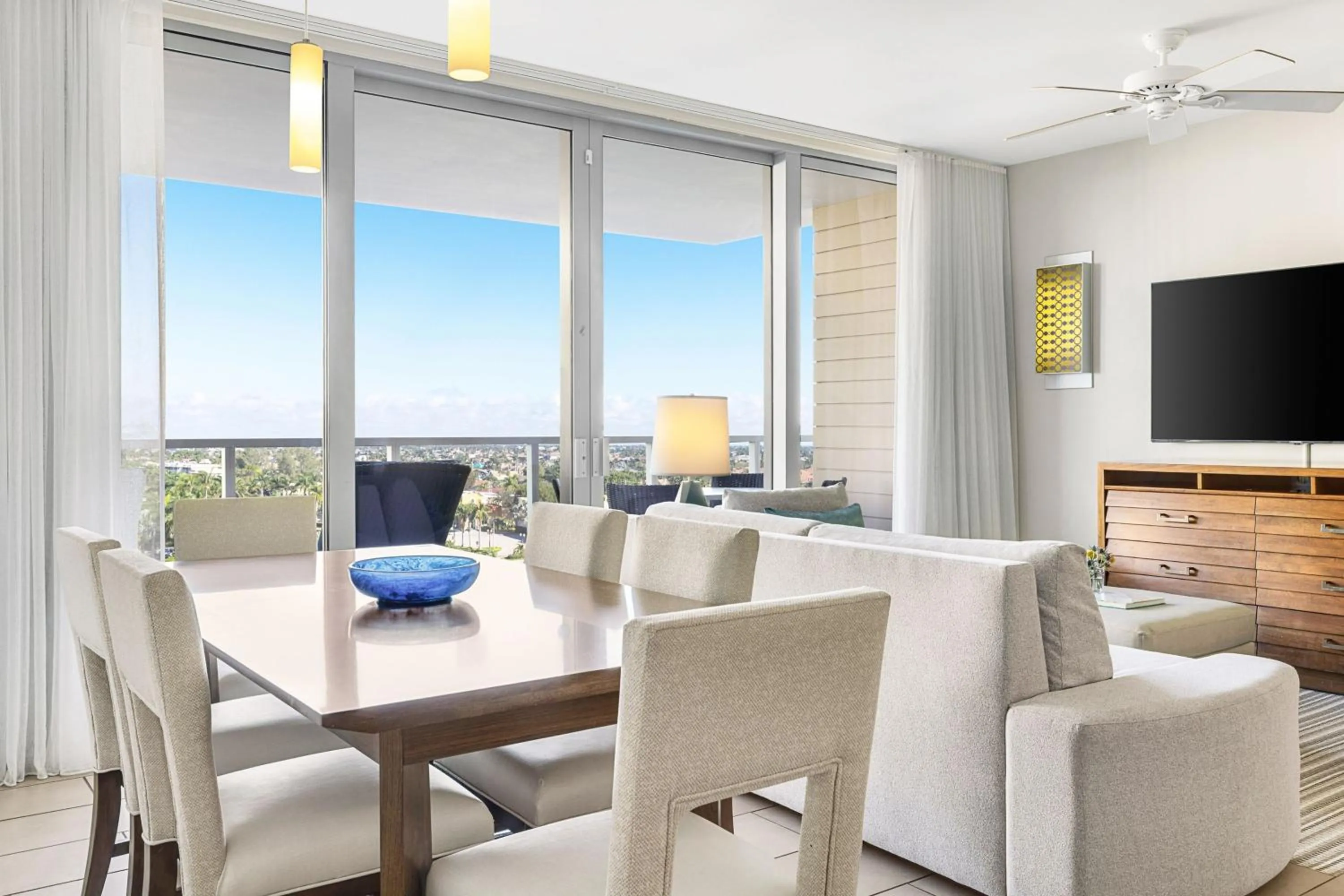 Living room in Marriott's Crystal Shores