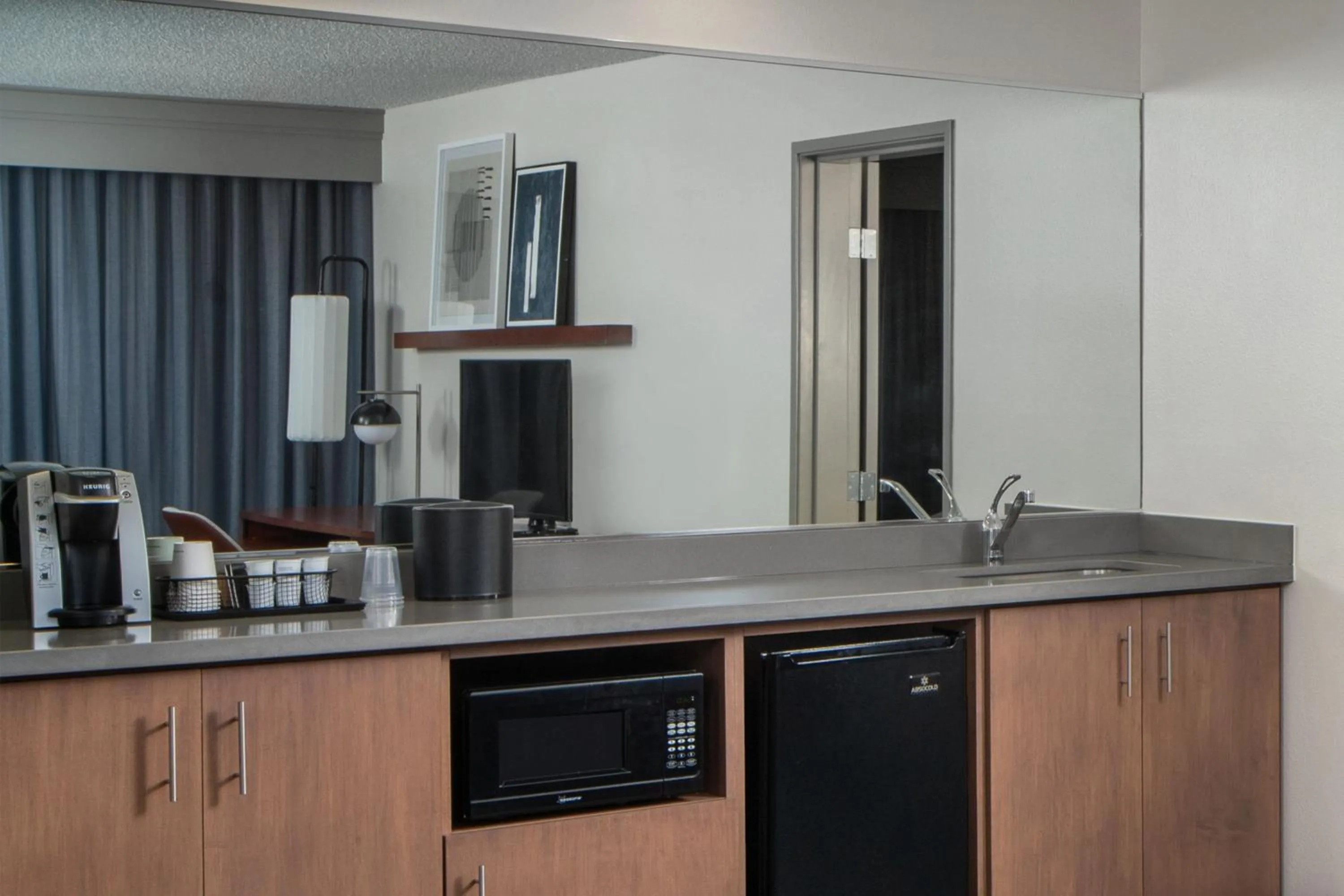 Lounge or bar in Courtyard by Marriott Covington / Mandeville