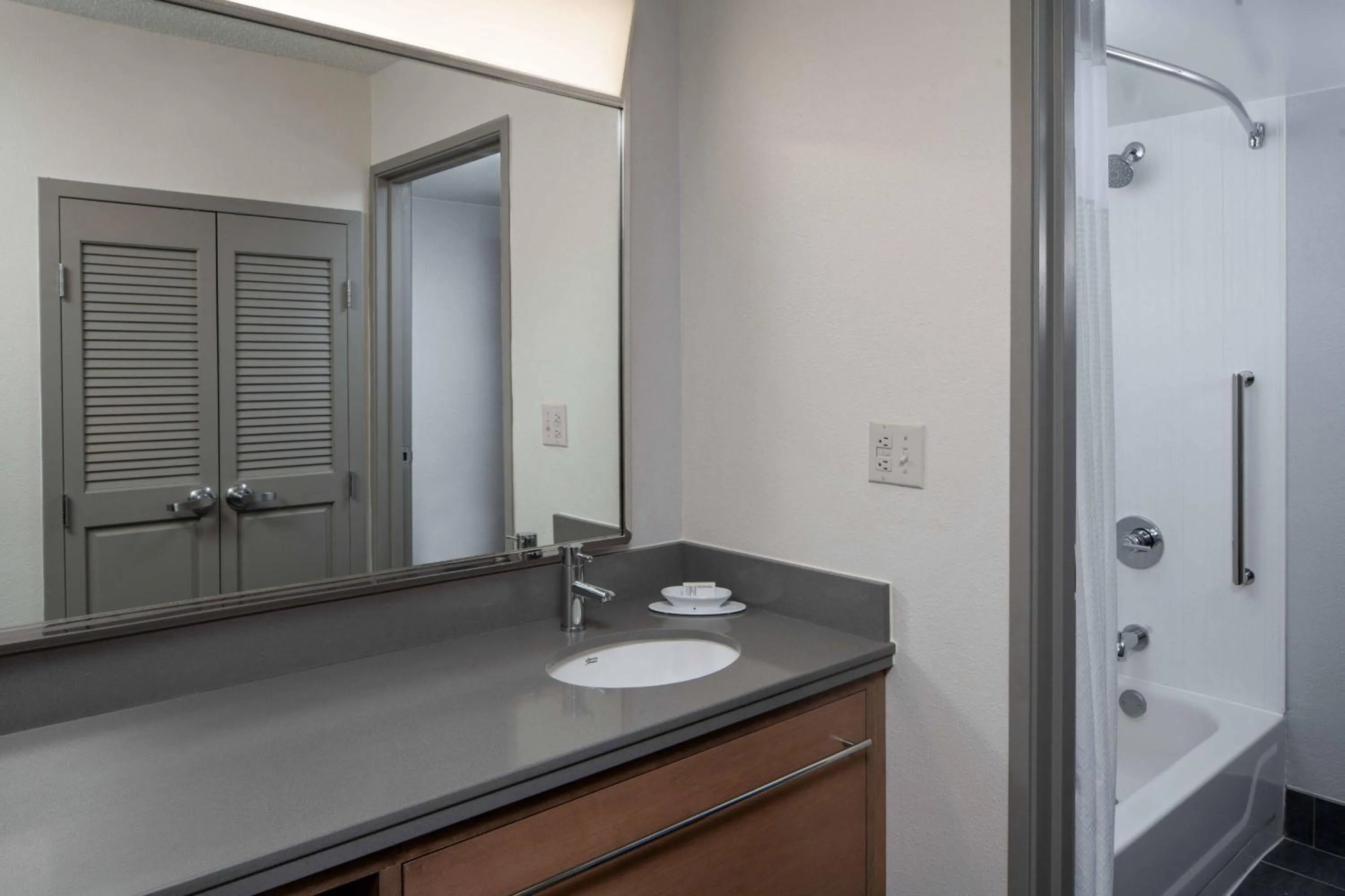 Bathroom in Courtyard by Marriott Covington / Mandeville