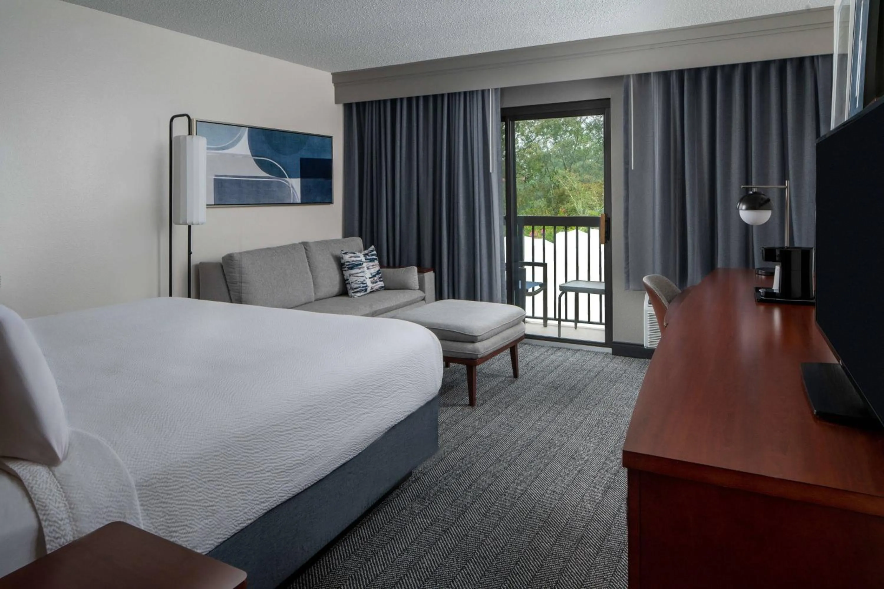 Photo of the whole room, Bed in Courtyard by Marriott Covington / Mandeville