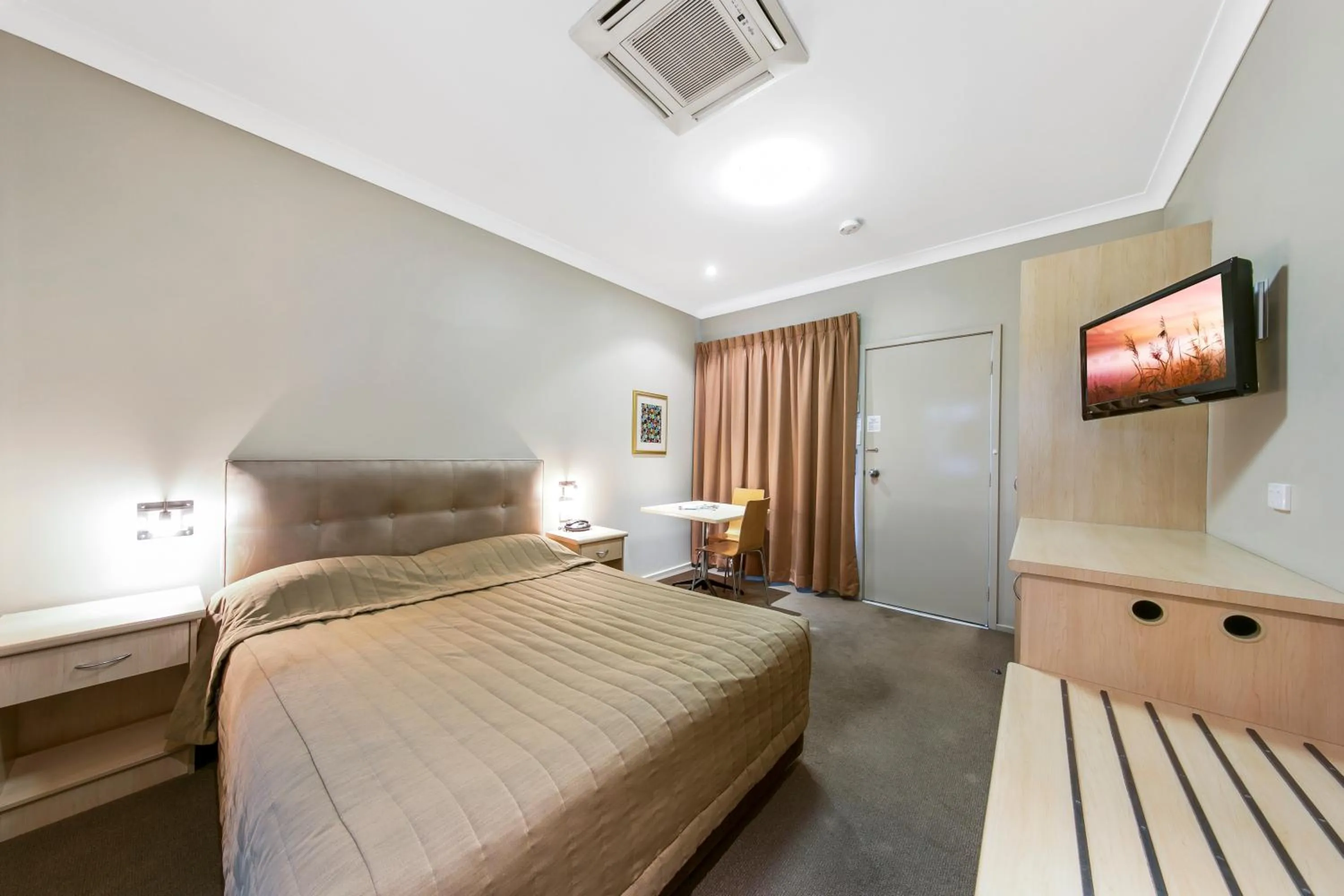 Bed in Cessnock Motel