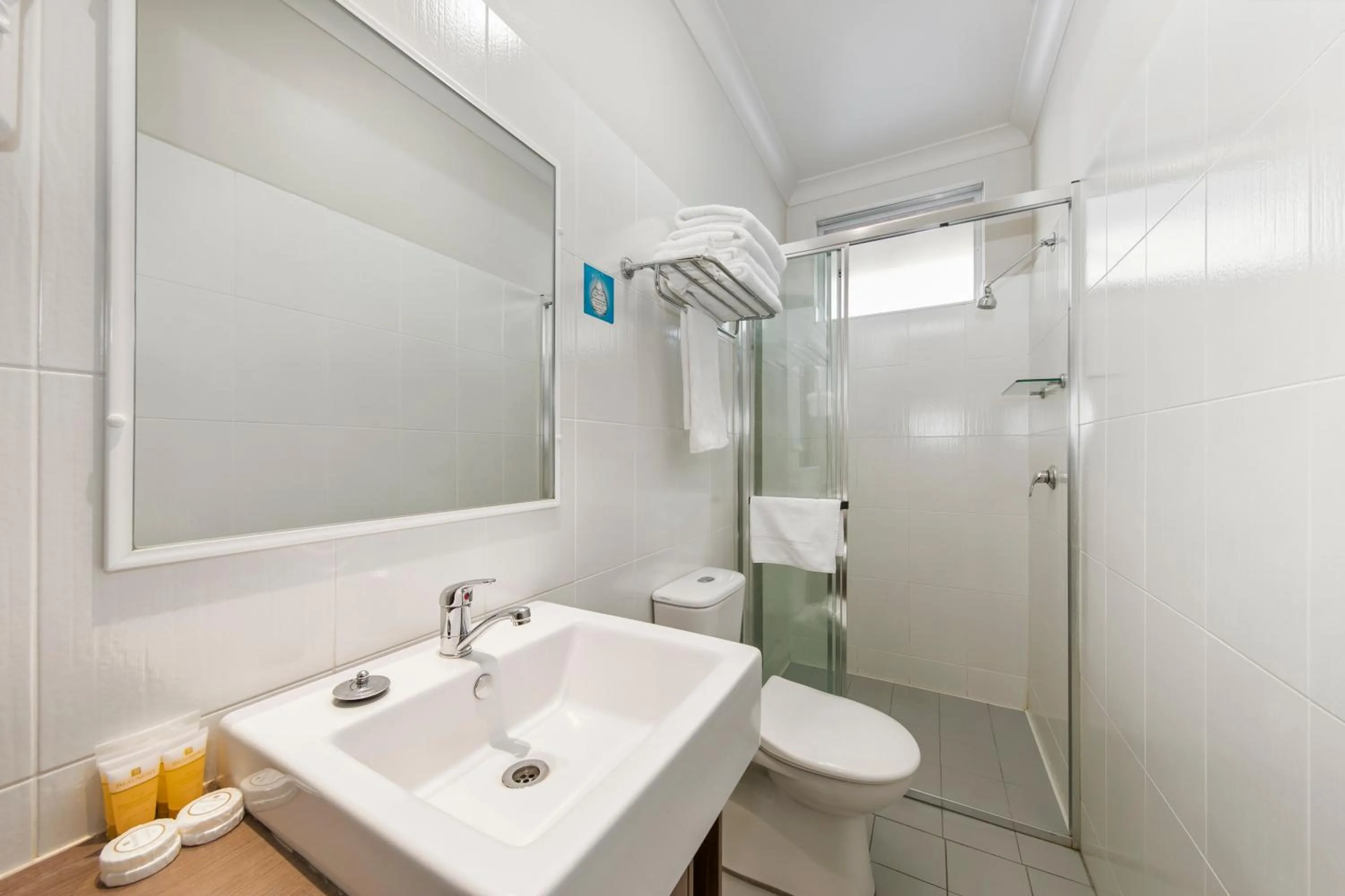 Bathroom in Cessnock Motel