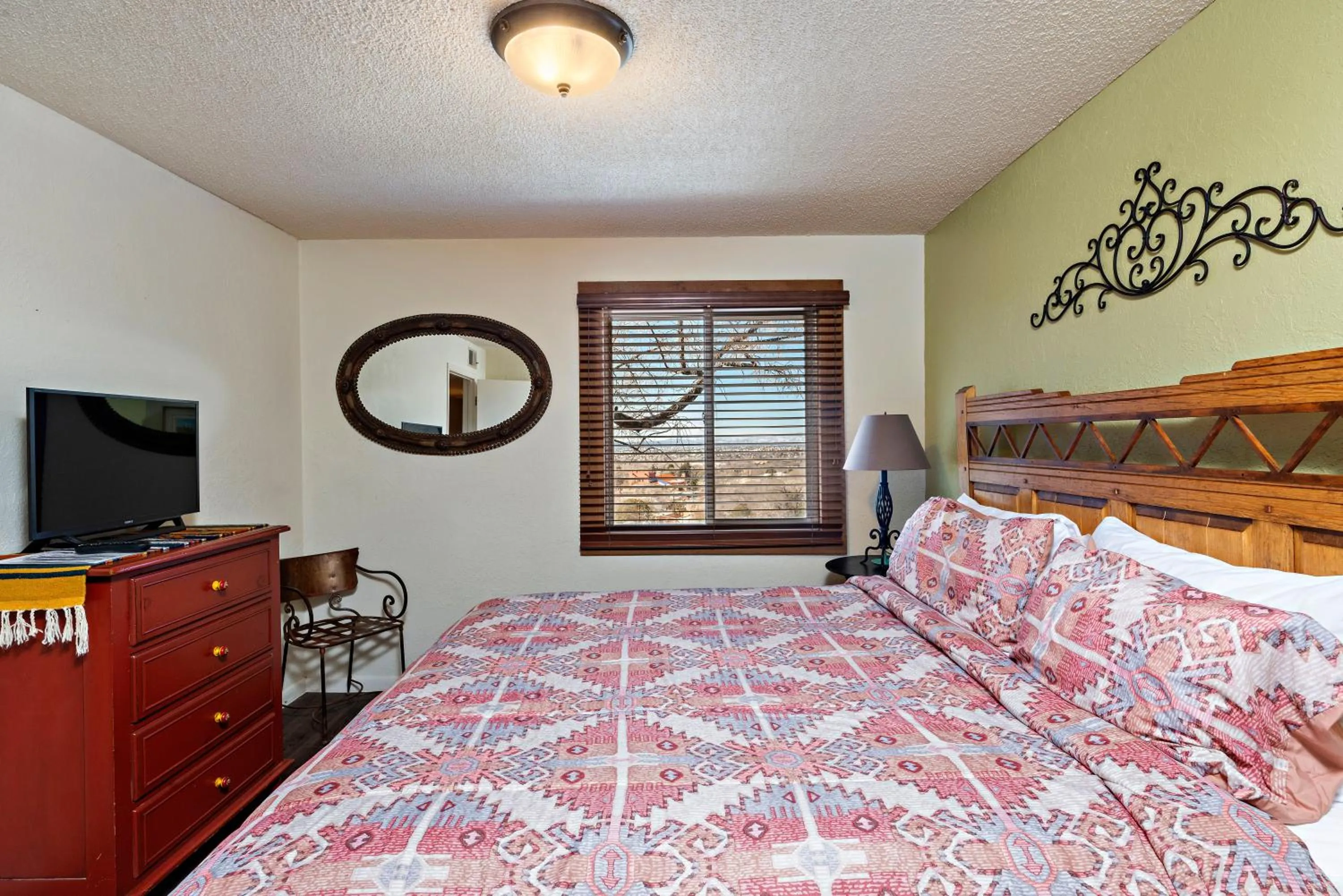 Bed in Fort Marcy Suites by All Seasons Resort Lodging
