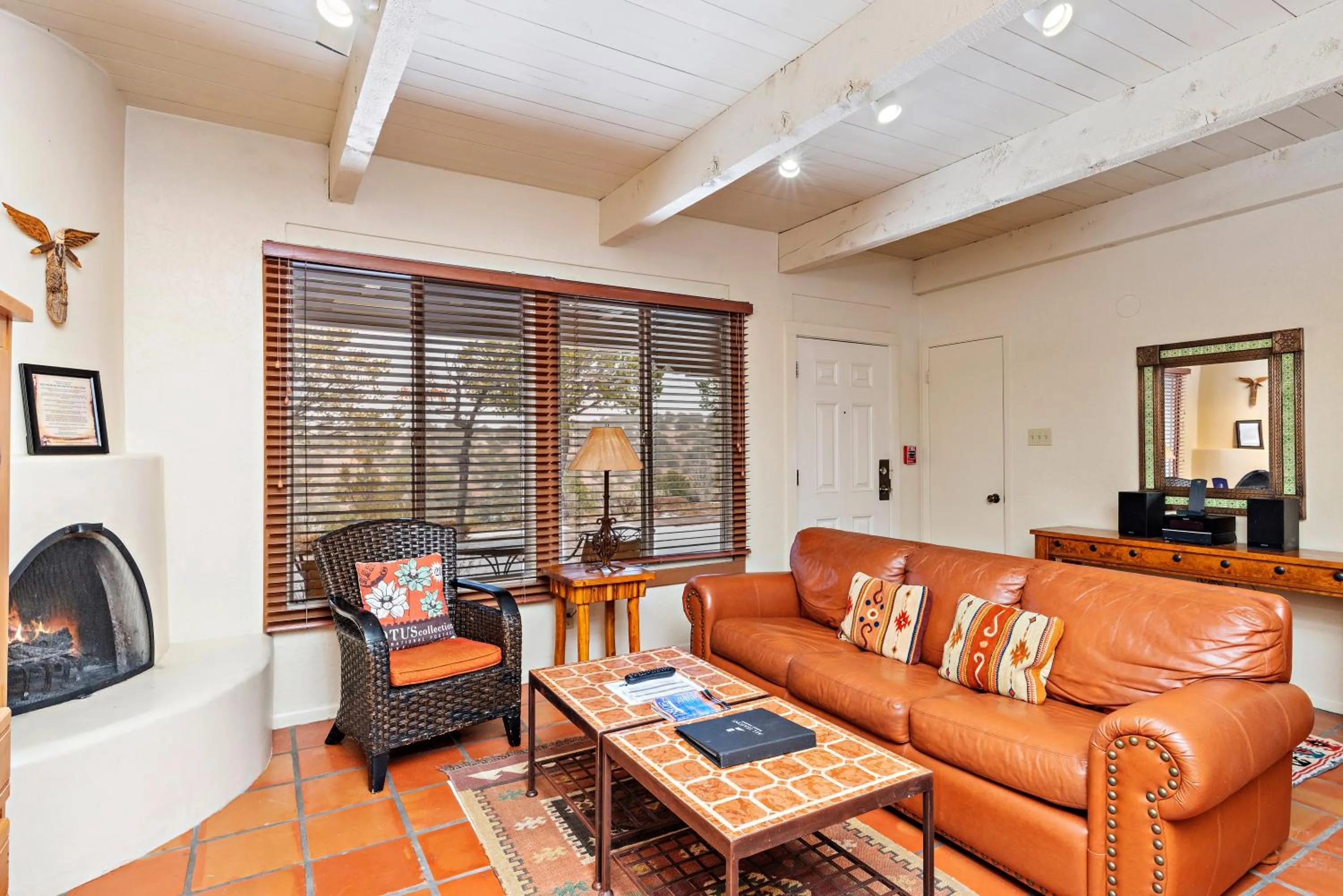 Living room in Fort Marcy Suites by All Seasons Resort Lodging