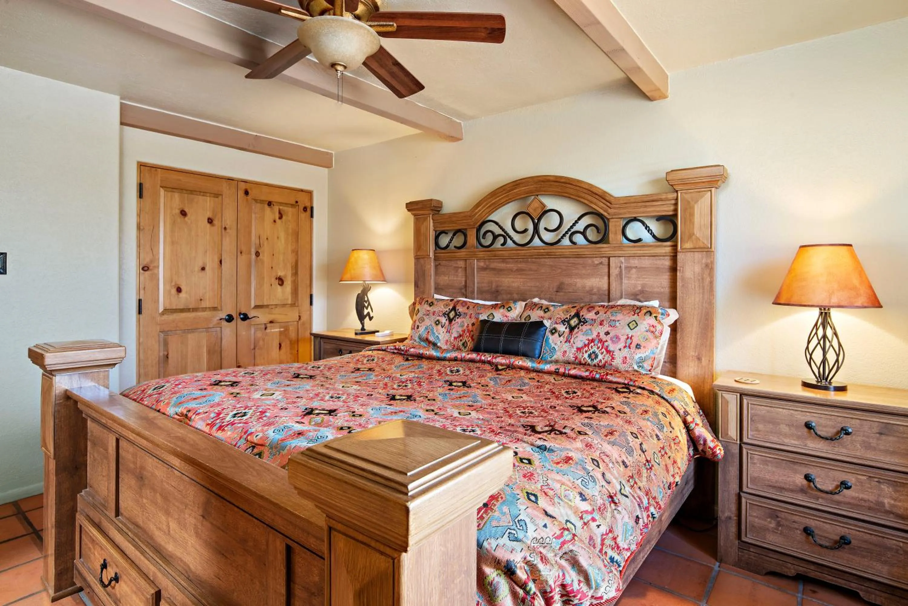 Bedroom, Bed in Fort Marcy Suites by All Seasons Resort Lodging
