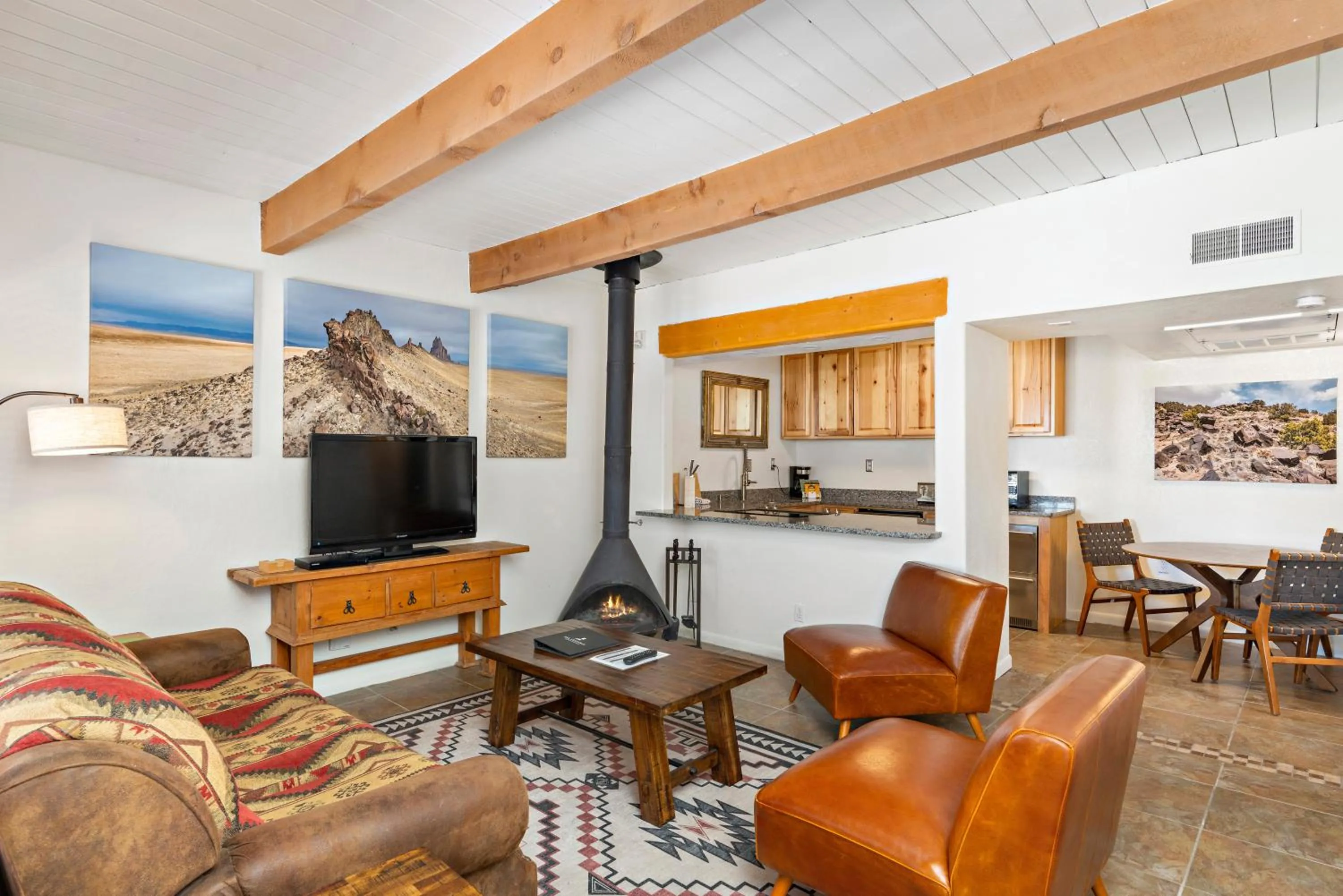 Living room in Fort Marcy Suites by All Seasons Resort Lodging