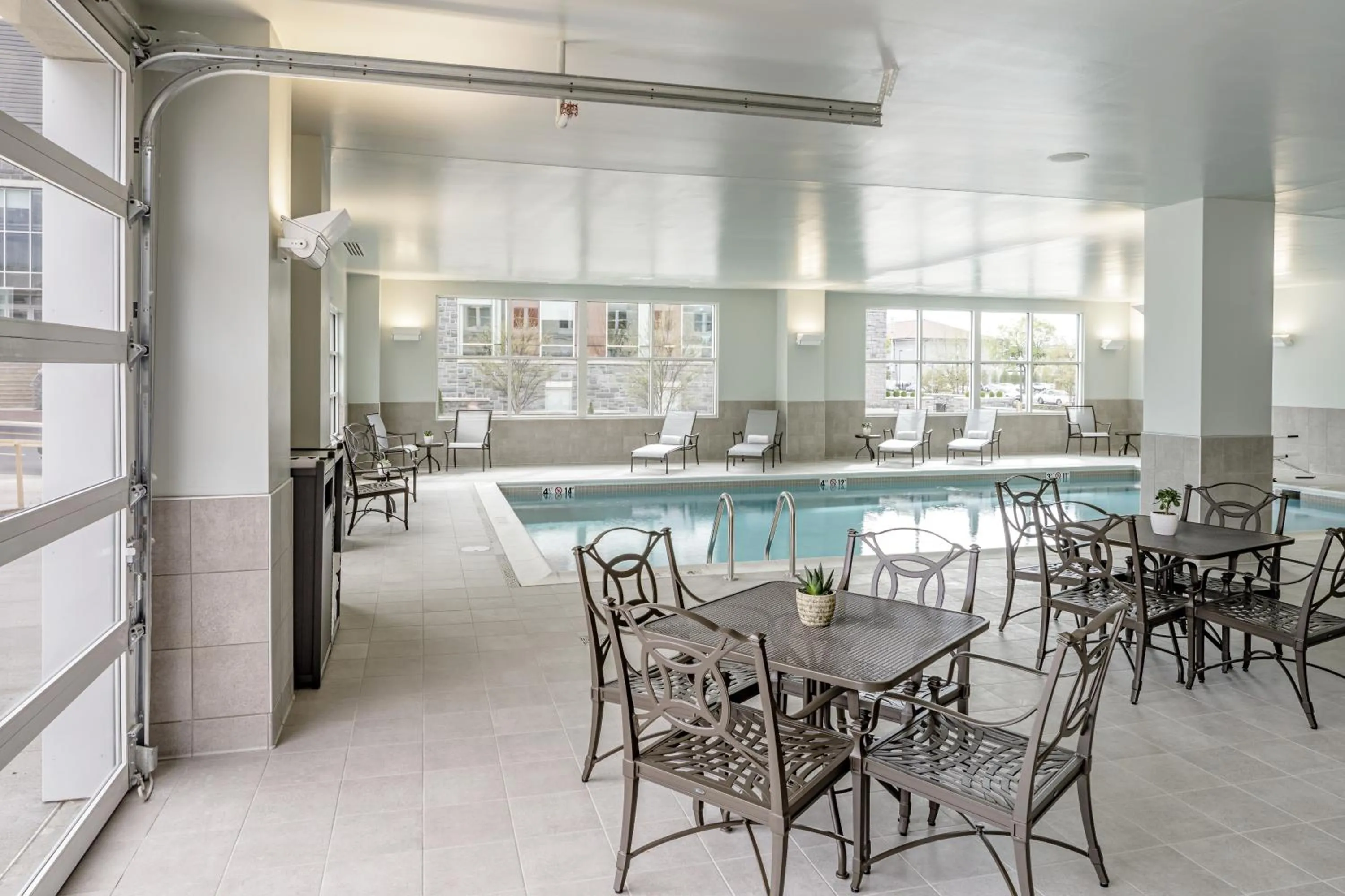 Swimming pool in Hotel Madison & Shenandoah Conference Ctr.