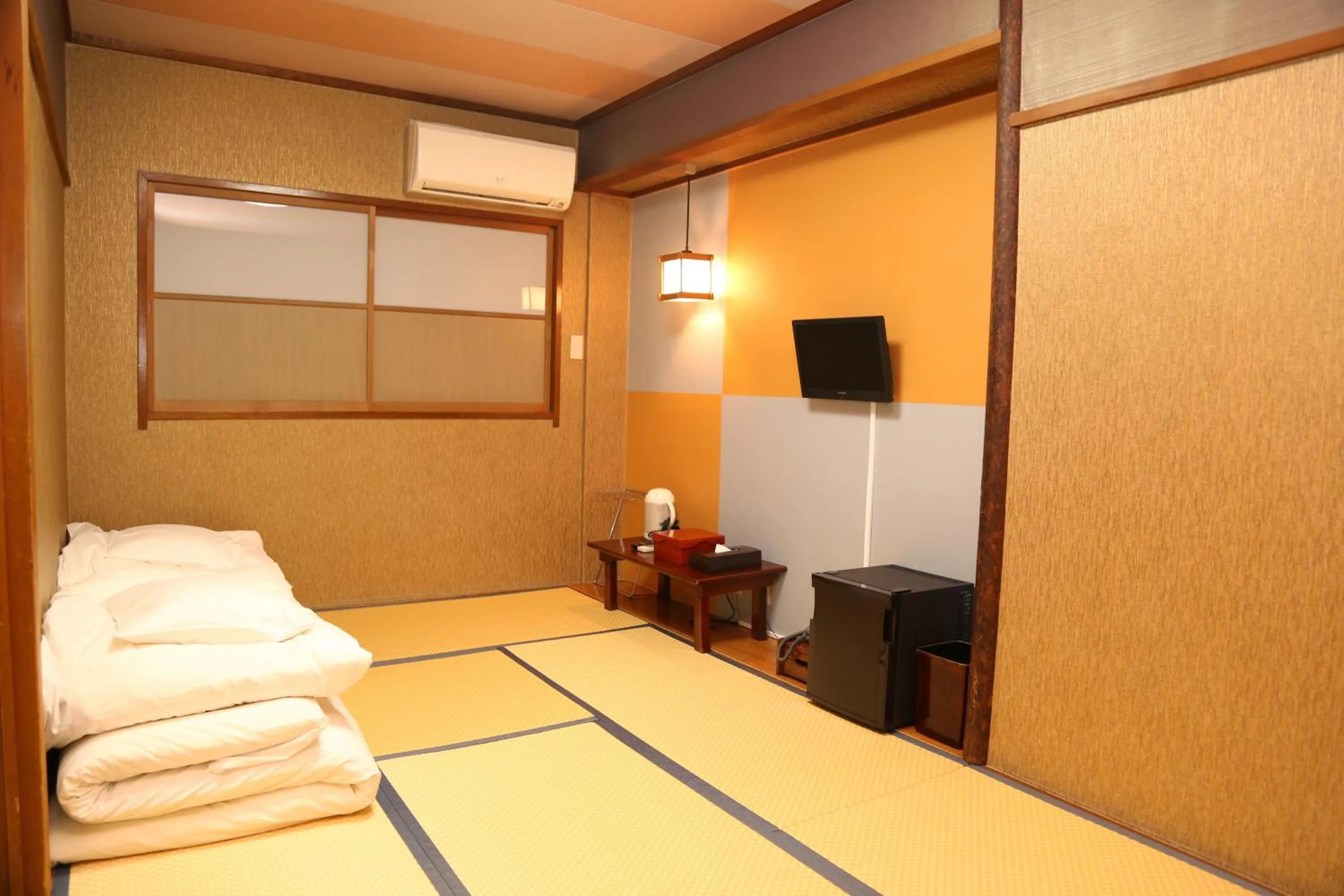 Photo of the whole room, Bed in Tokyo Ueno New Izu Hotel
